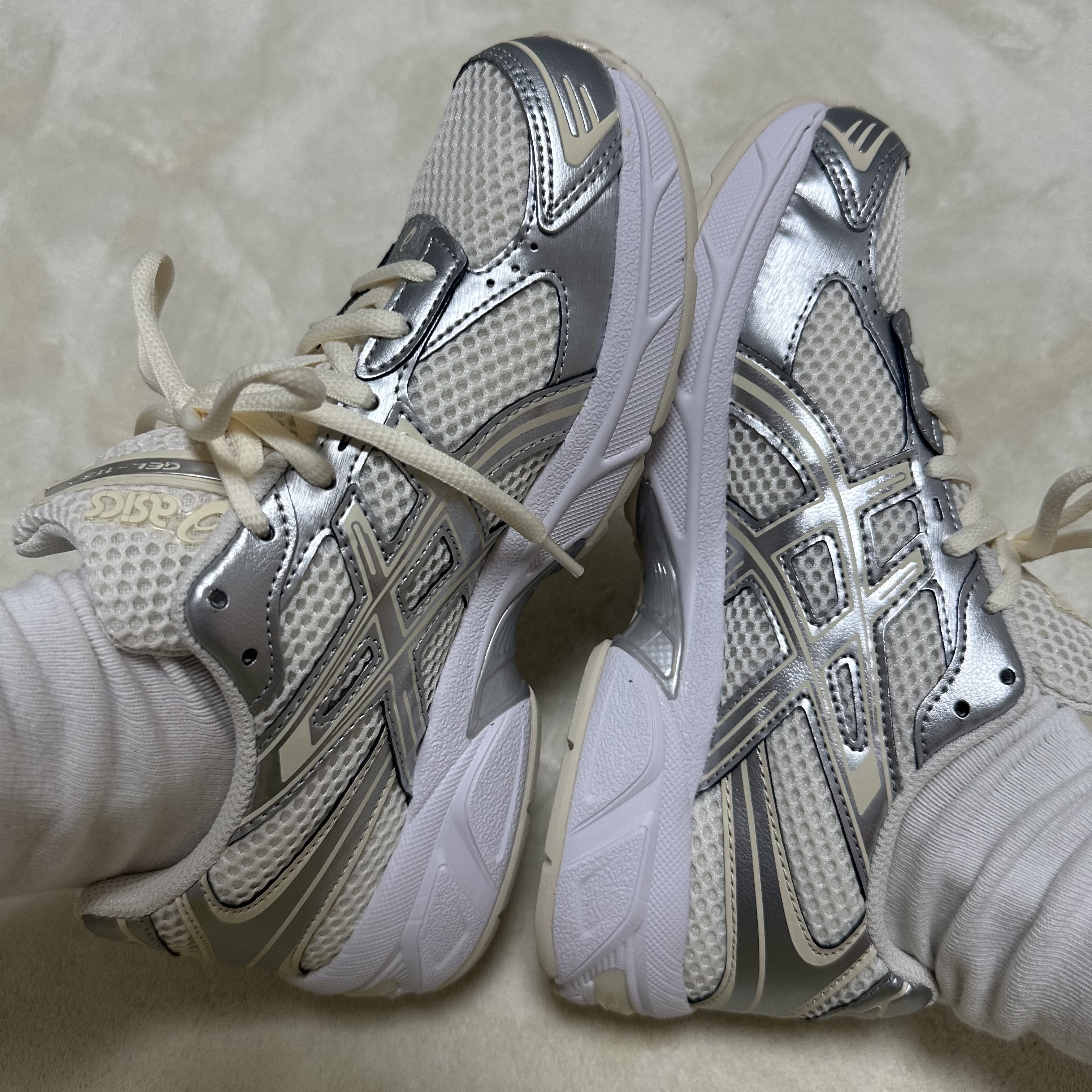(W) Asics Gel-1130 Cream Pure Silver 착용 스타일 - 2