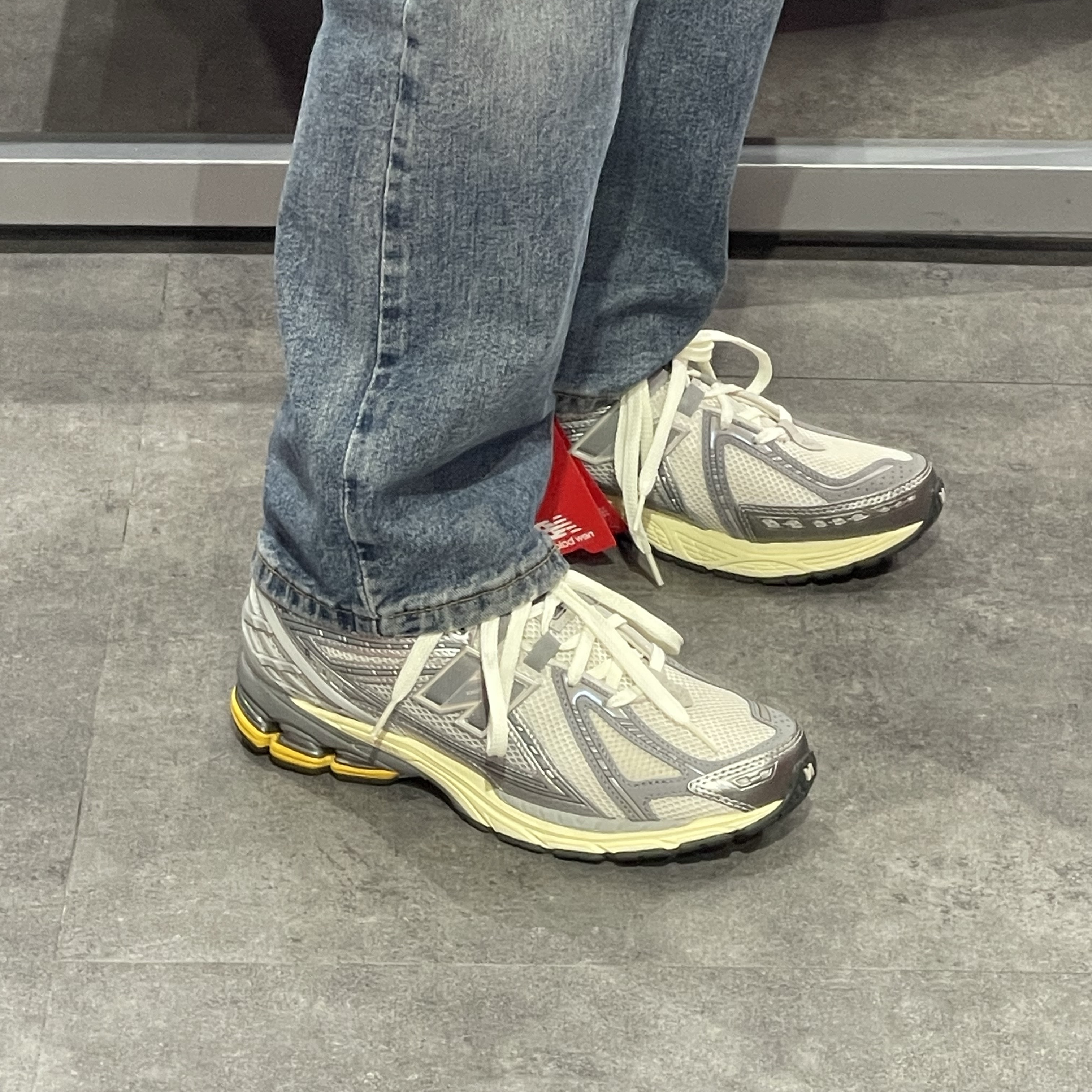 New Balance 1906R Grey Silver 착용 스타일