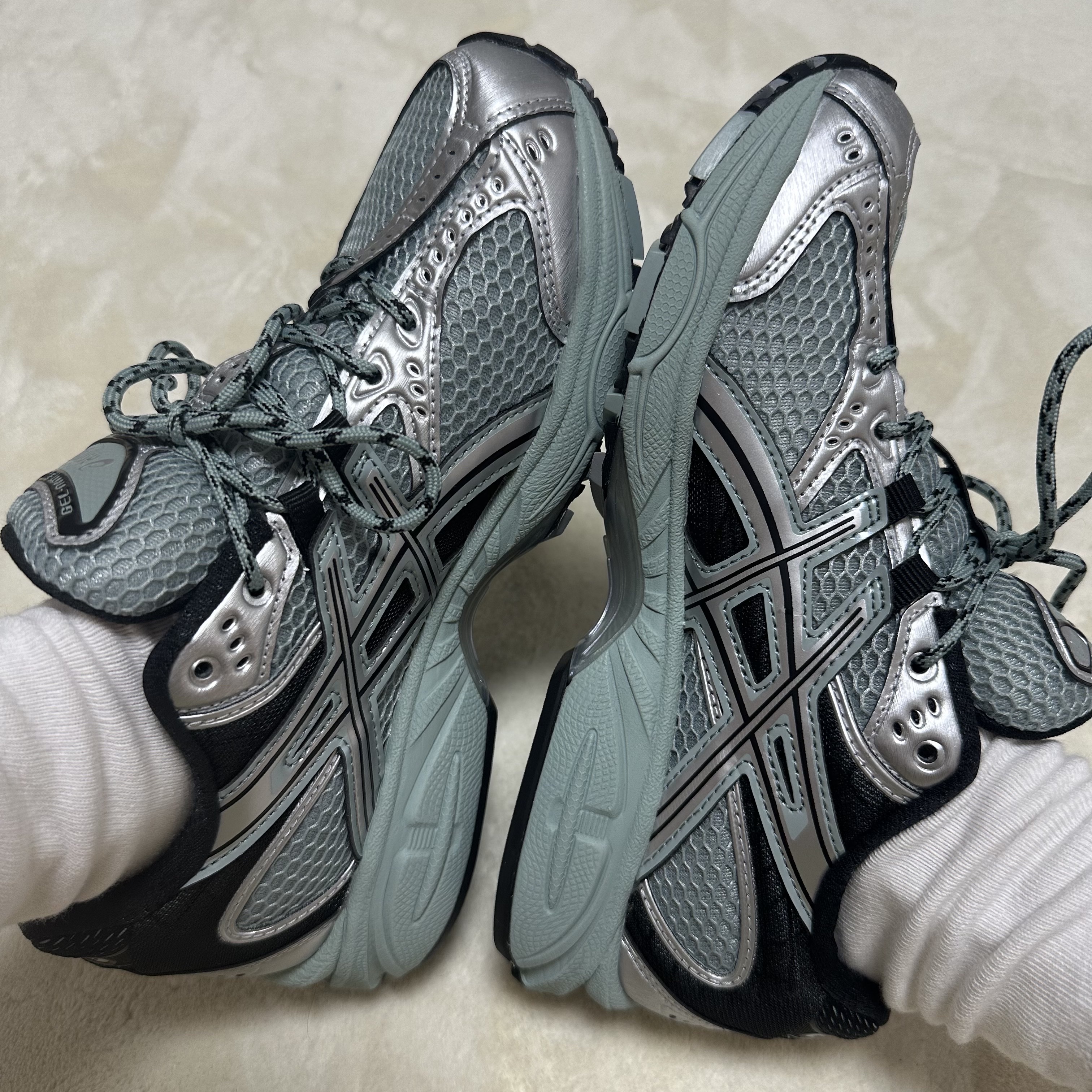 Asics Gel-Nimbus 10.1 Ocean Haze Pure Silver 착용 스타일 - 2