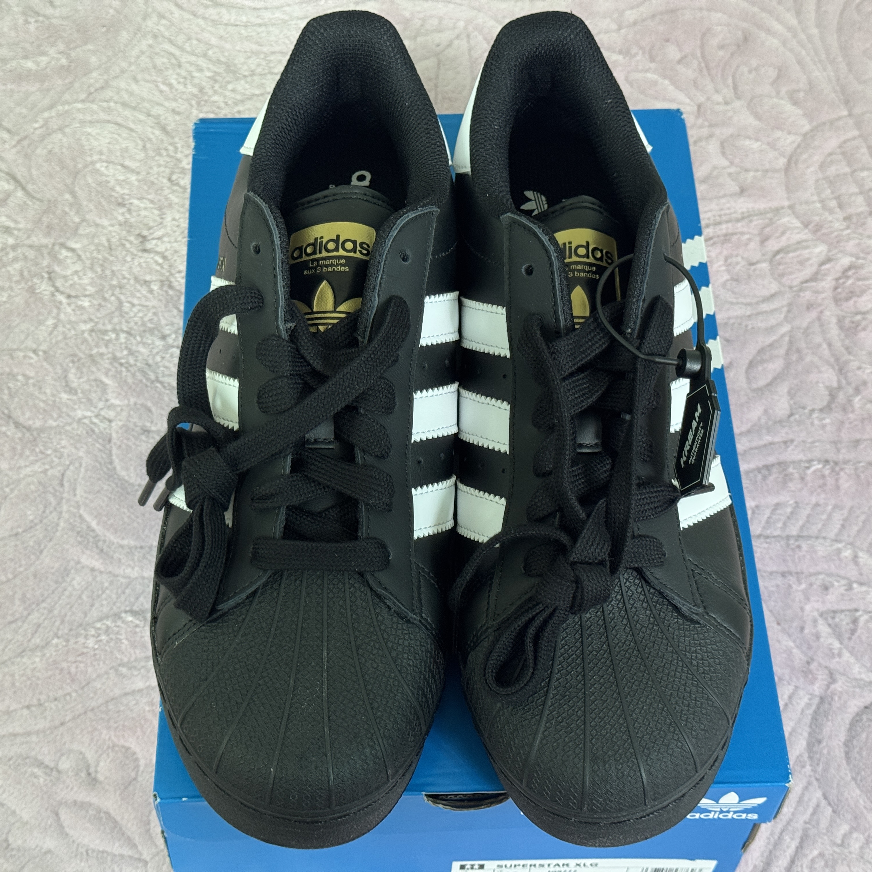 Adidas Superstar XLG Core Black White 착용 스타일 - 4