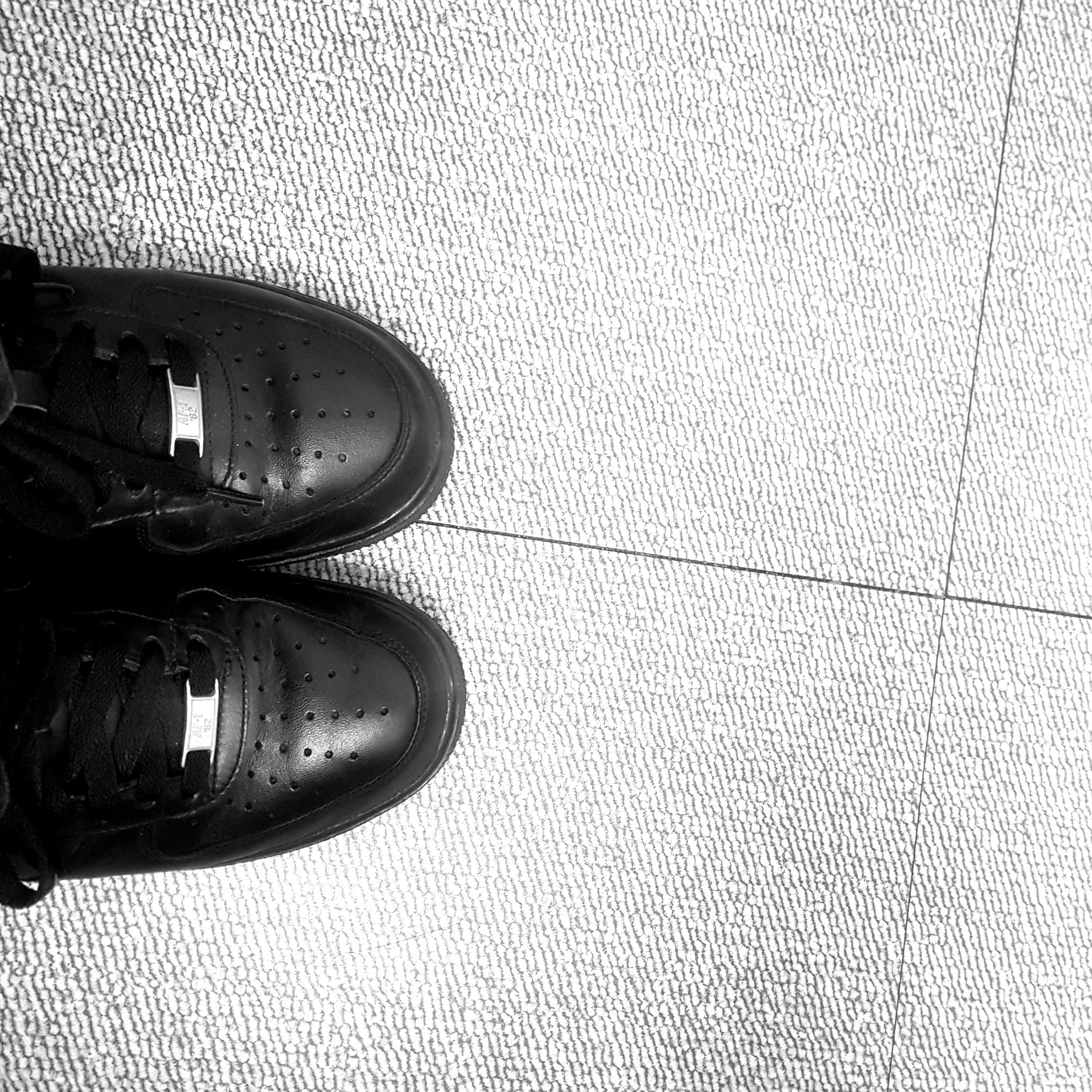 Nike Air Force 1 '07 Low Triple Black 착용 스타일