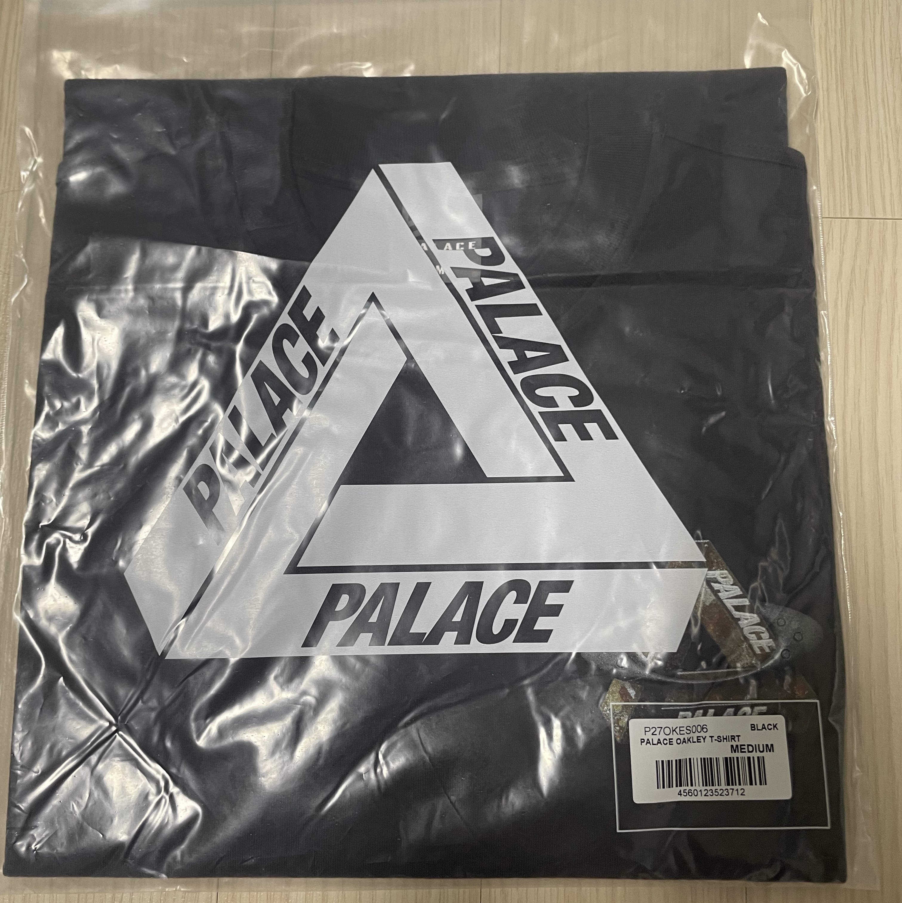 Palace x Oakley T-Shirt Black - 24FW 착용 스타일