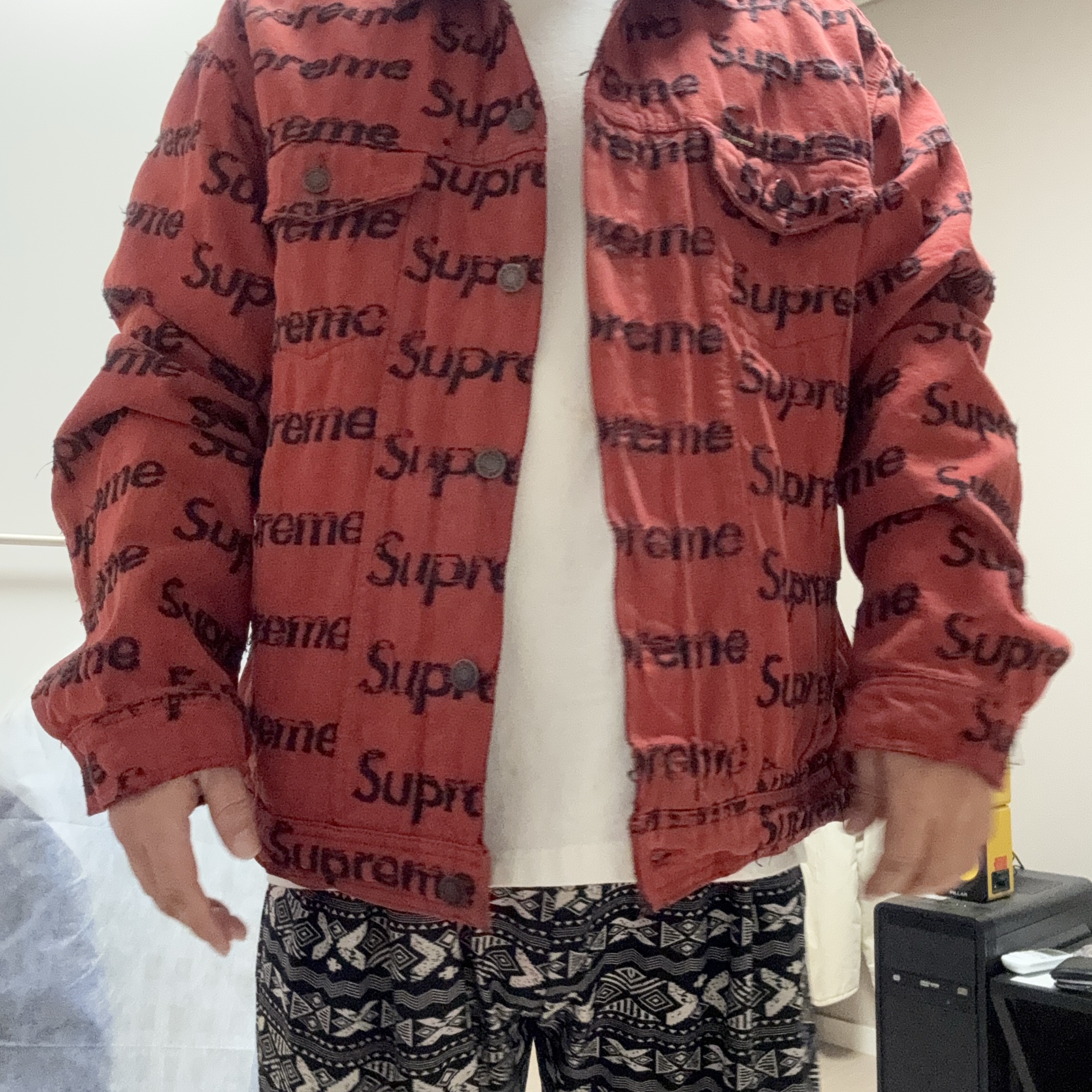 Supreme Frayed Logos Denim Trucker Jacket Red - 21SS 착용 스타일 - 1