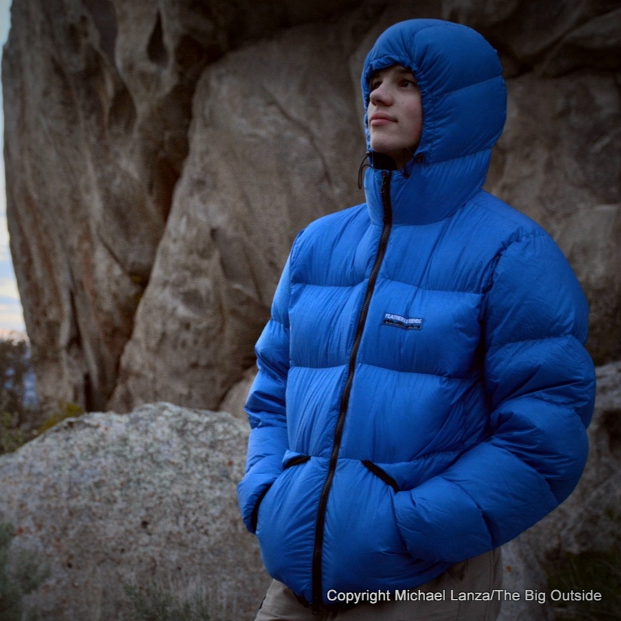 Feathered Friends Helios Hooded Down Jacket Arctic, Feathered Friends Helios Hooded Down Jacket Black 착용 스타일