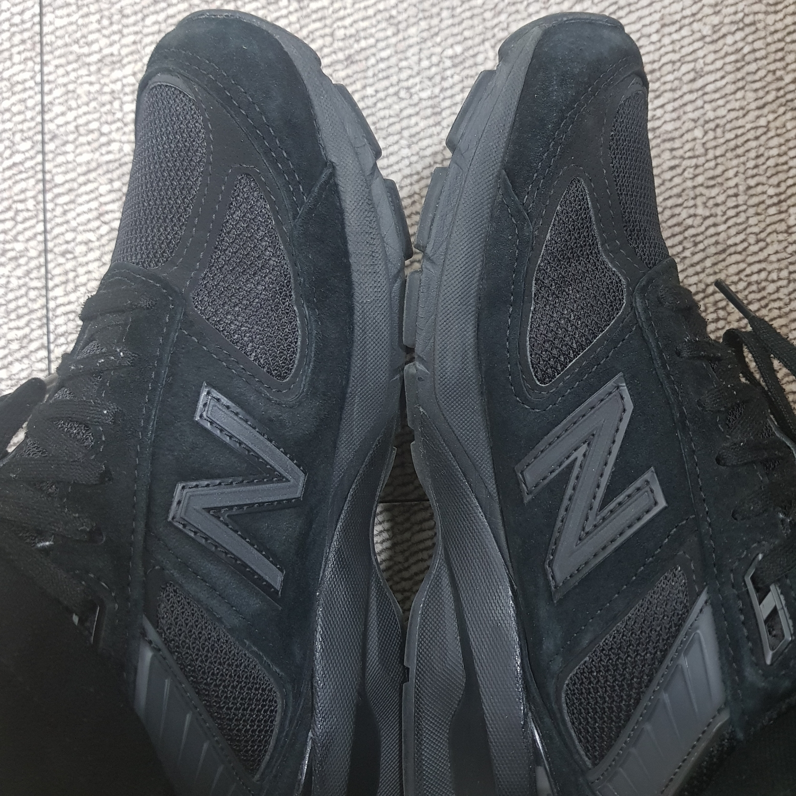 New Balance 990v5 Made in USA Triple Black - D Standard 착용 스타일