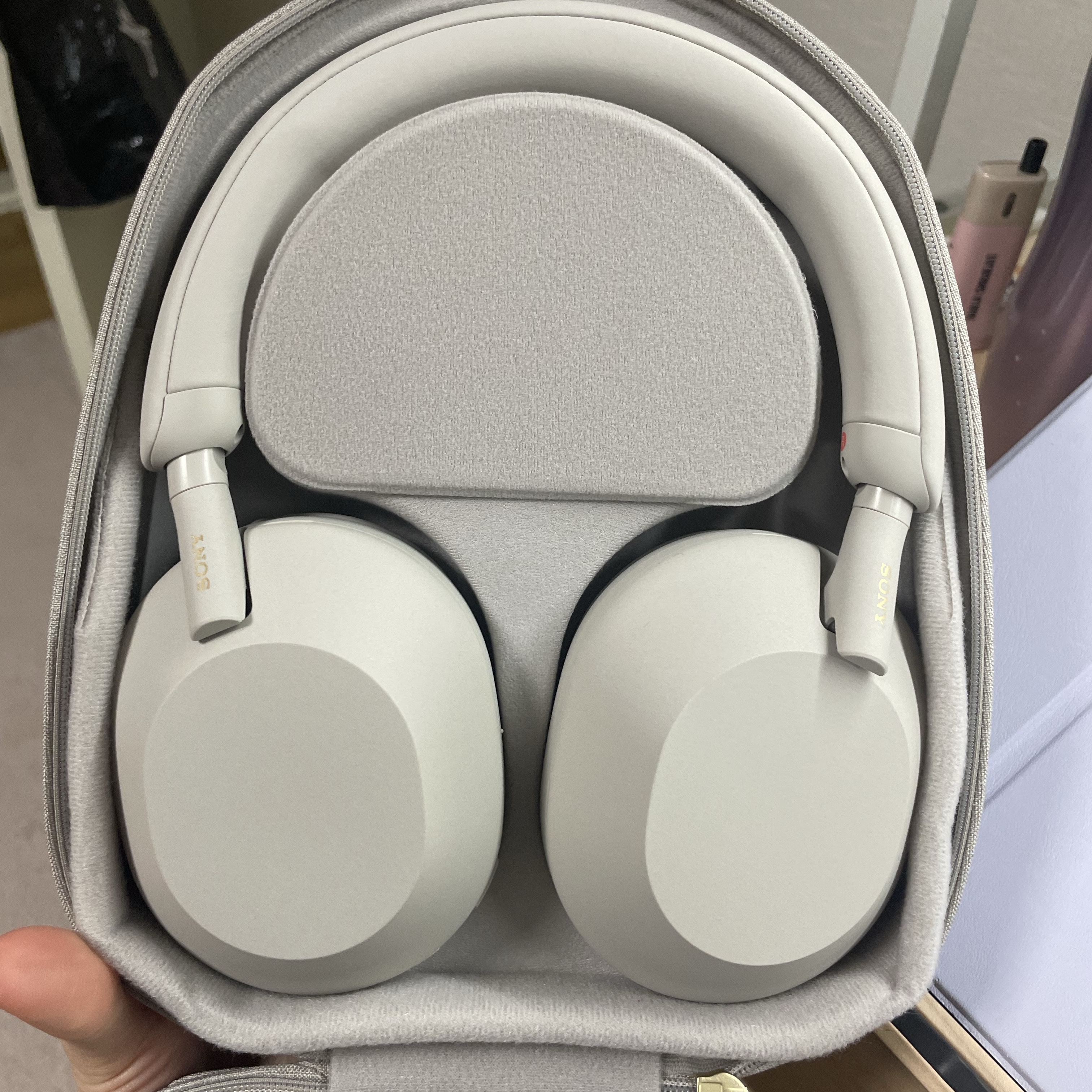 Sony WH-1000XM5 Silver (Korean Ver.) 착용 스타일