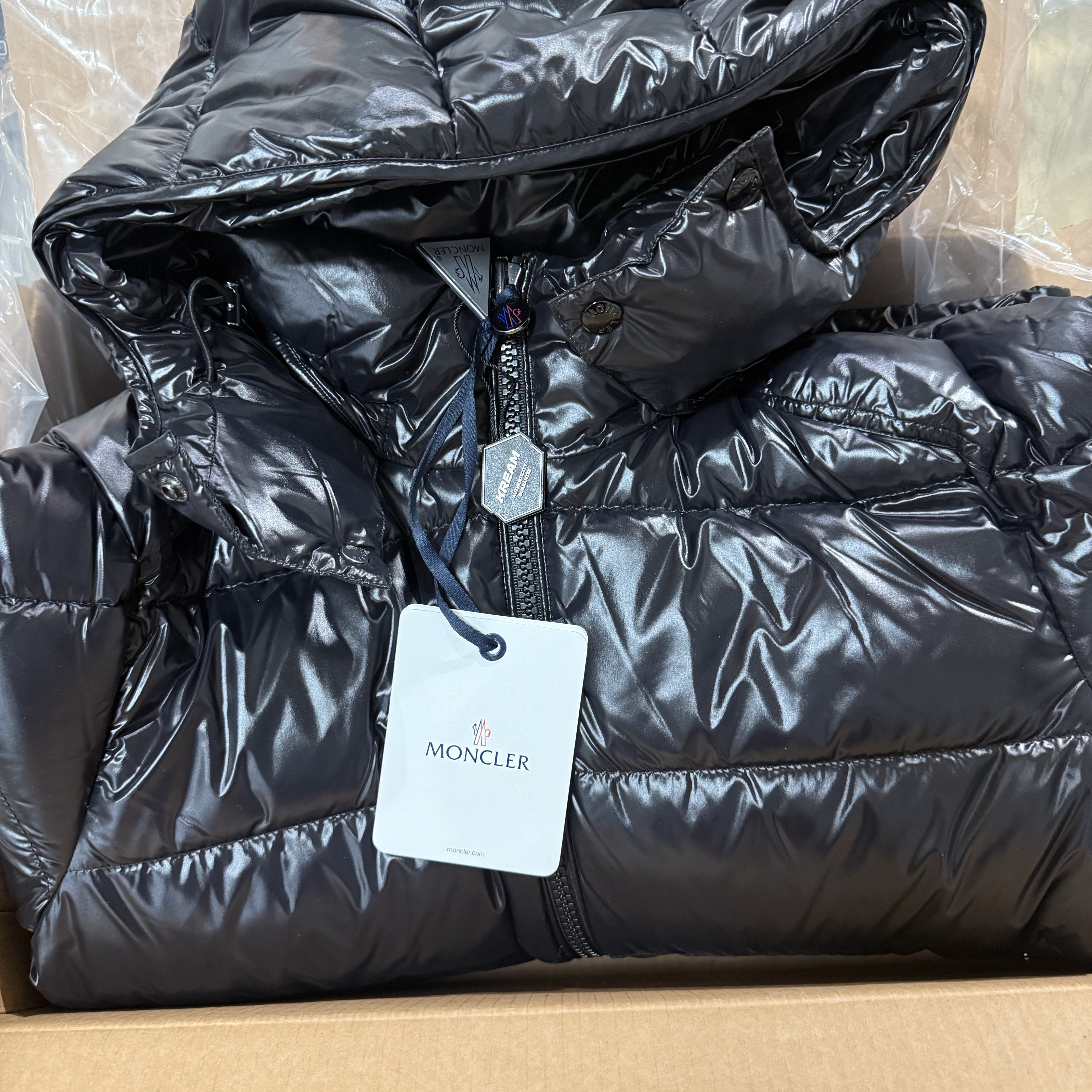 Moncler Maya Short Down Jacket Black - 24FW 착용 스타일 - 1