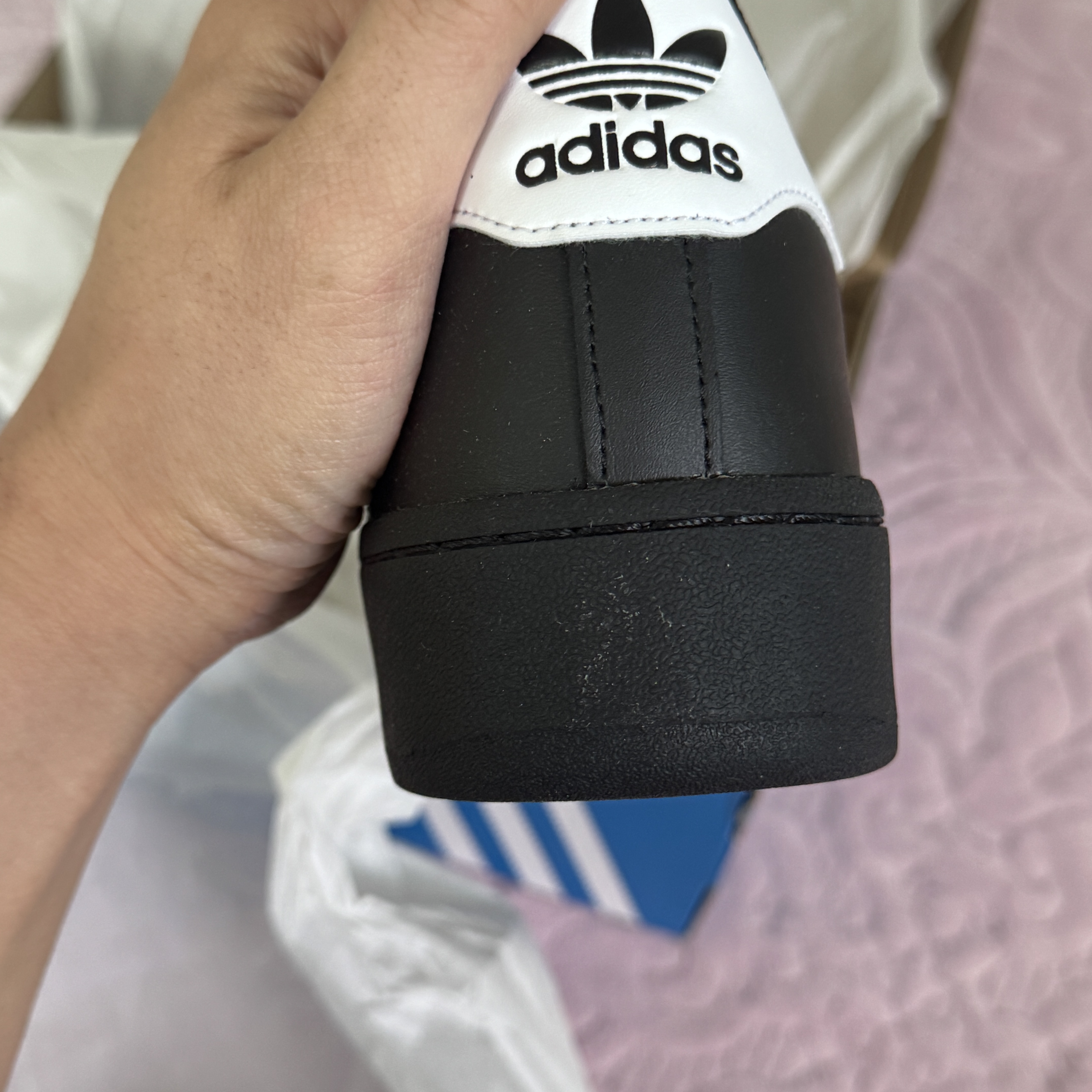 Adidas Superstar XLG Core Black White 착용 스타일 - 7