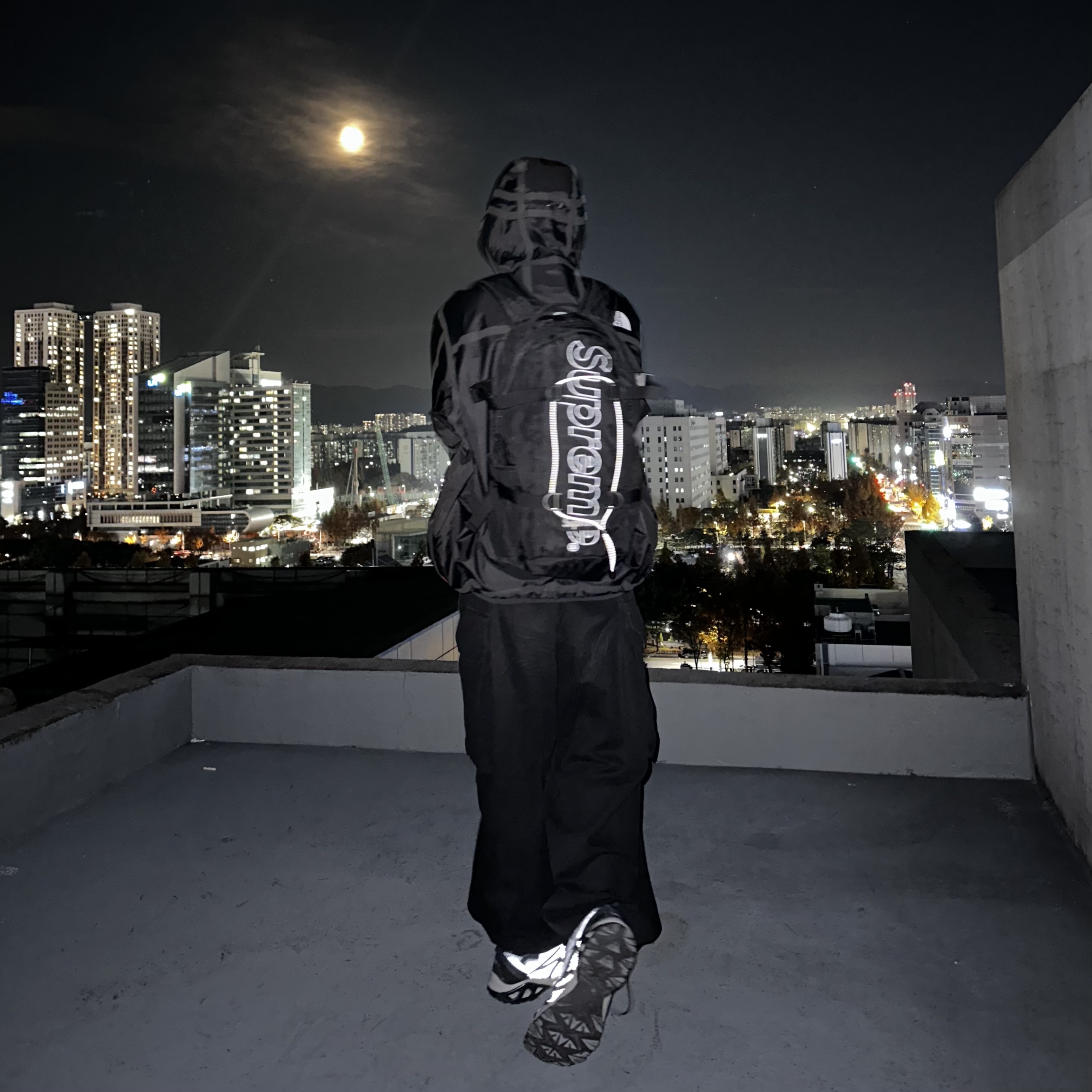 Supreme x The North Face Summit Series Outer Tape Seam Jacket Black - 21SS, Supreme Backpack Black - 18FW 착용 스타일 - 3