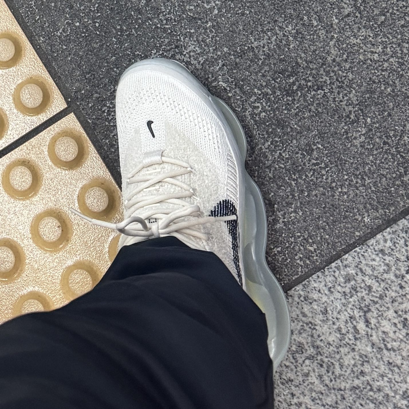 Nike Air Max Scorpion Flyknit Lemon Wash 착용 스타일