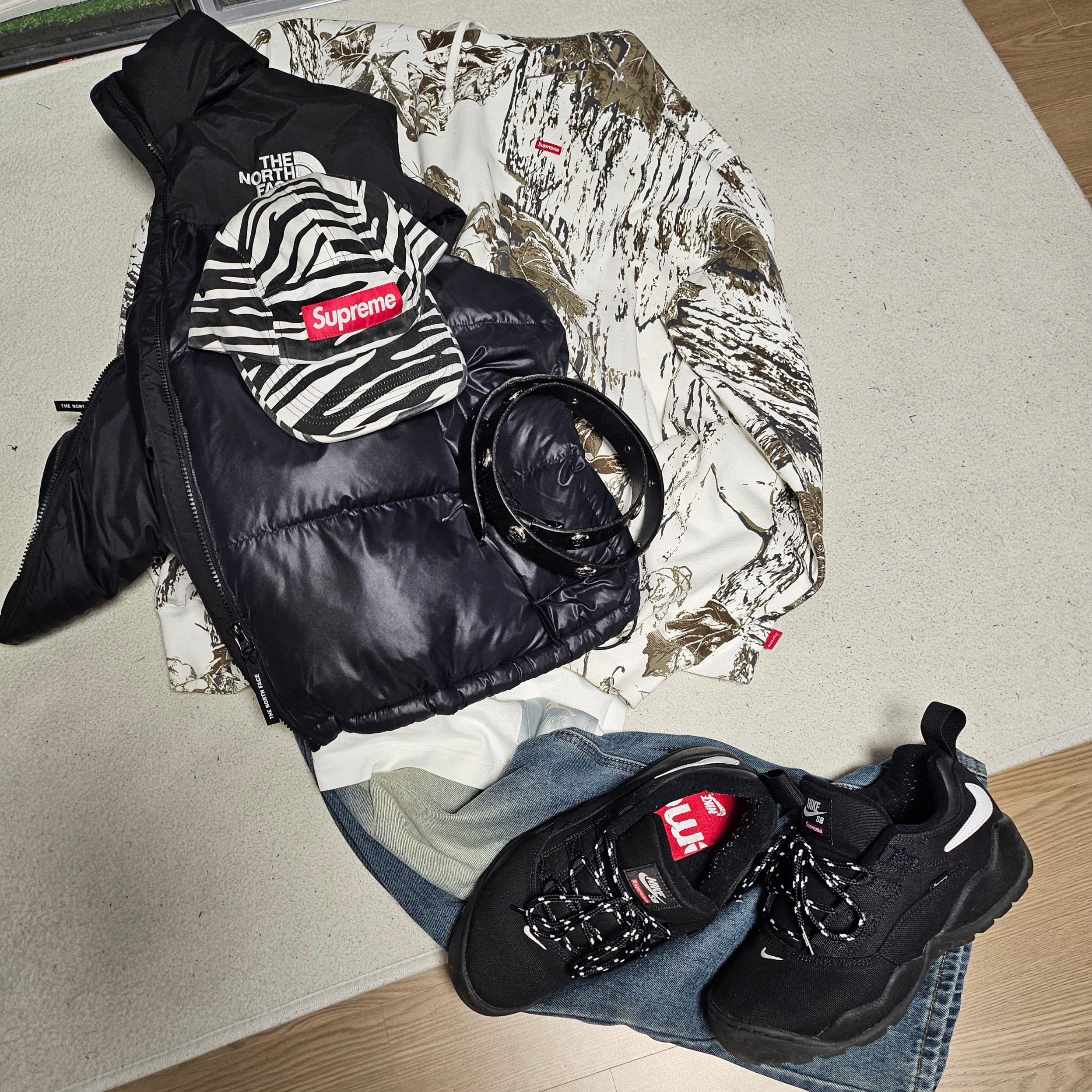 Stussy SS Link Studded Belt Black, Supreme Washed Chino Twill Camp Cap Zebra - 22FW 착용 스타일 - 5