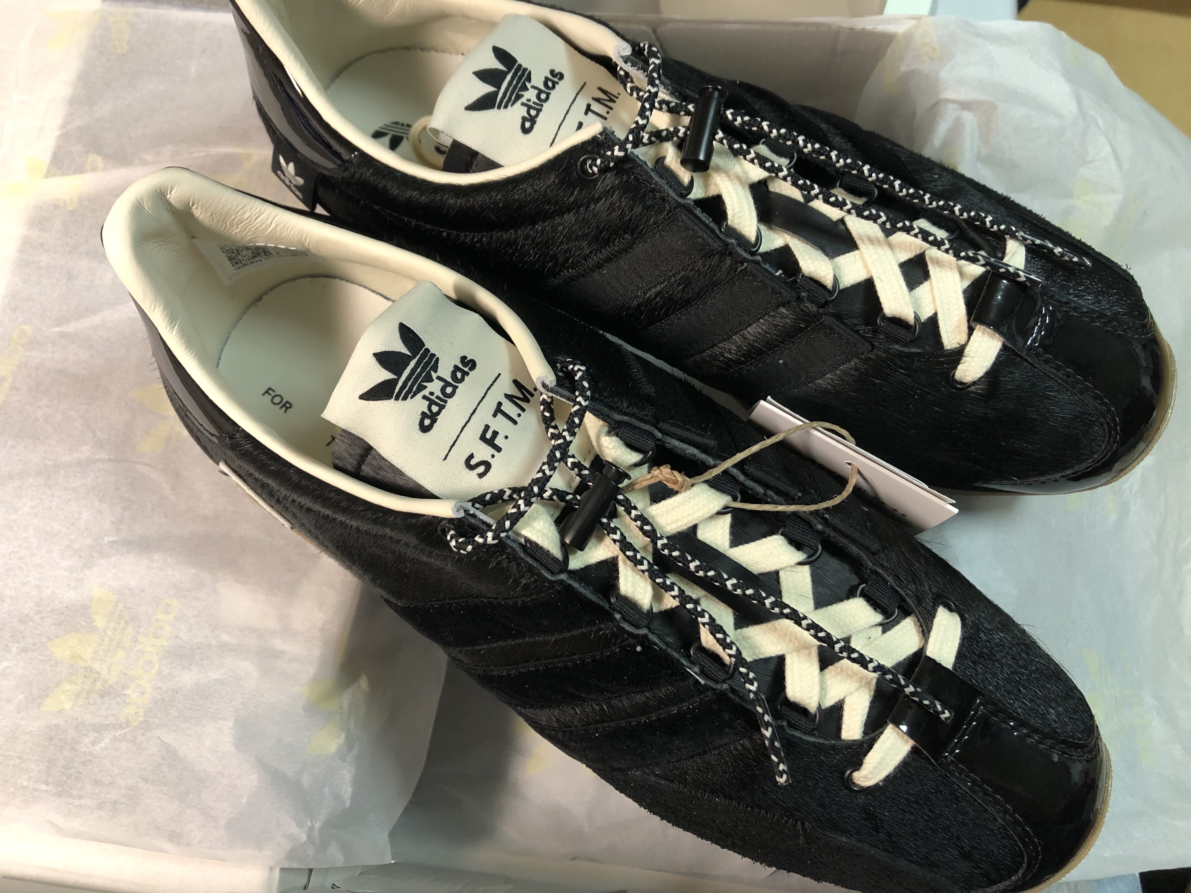 Adidas x Song for the Mute Country OG Core Black Cream White 착용 스타일 - 2