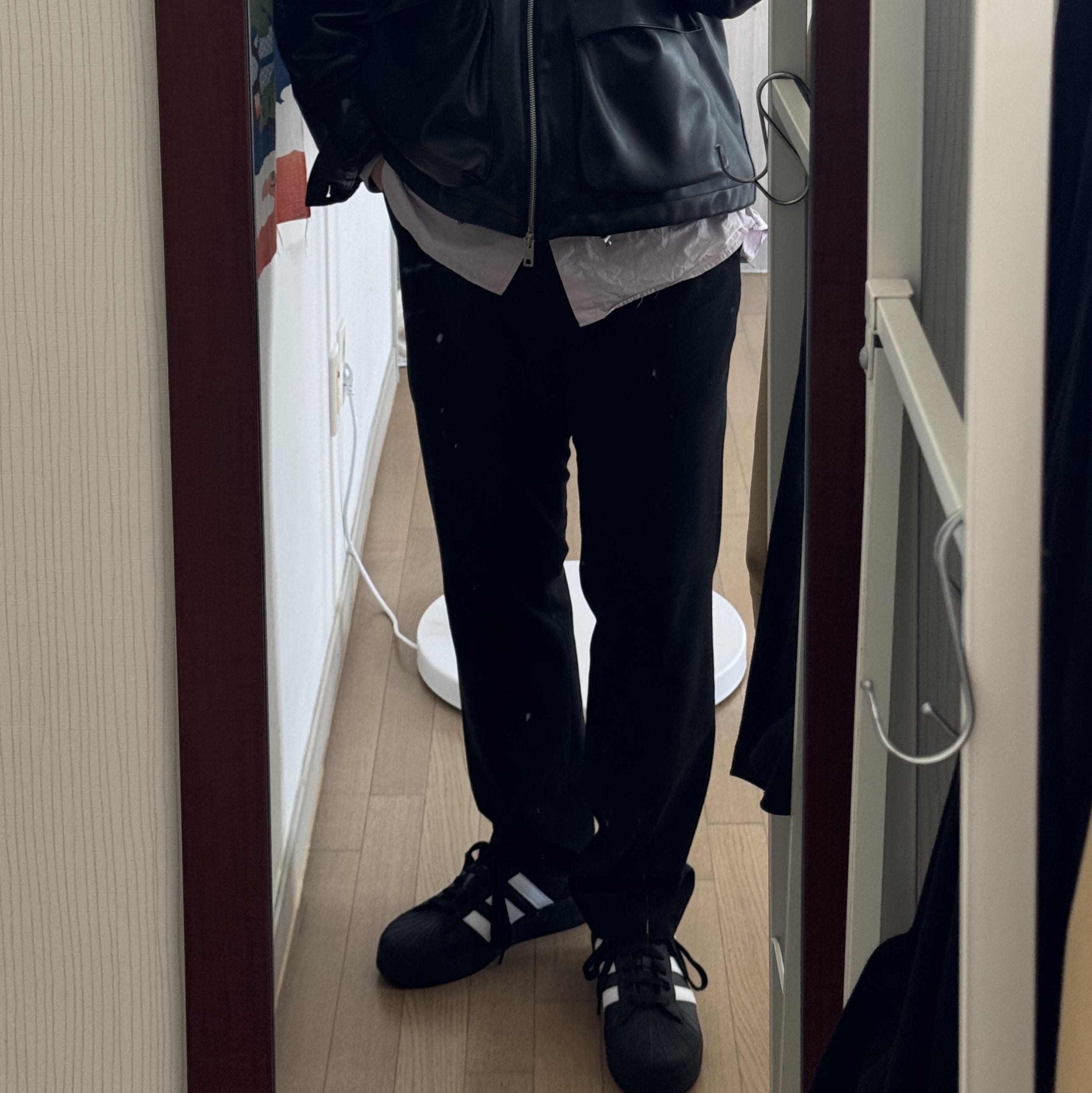 Adidas Superstar XLG Core Black White 착용 스타일 - 1