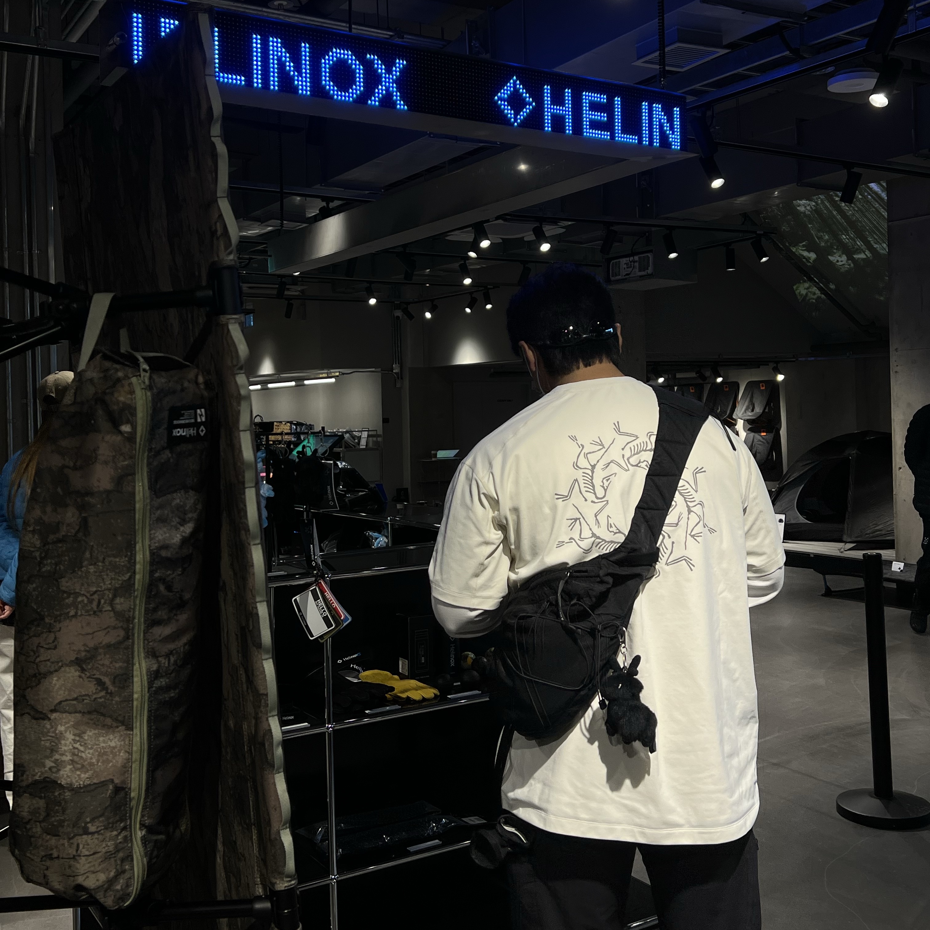 Arc'teryx System A Solarium SS T-Shirt Greige Solid, Nike x Stussy Air Penny II Rattan and Limestone 착용 스타일 - 2