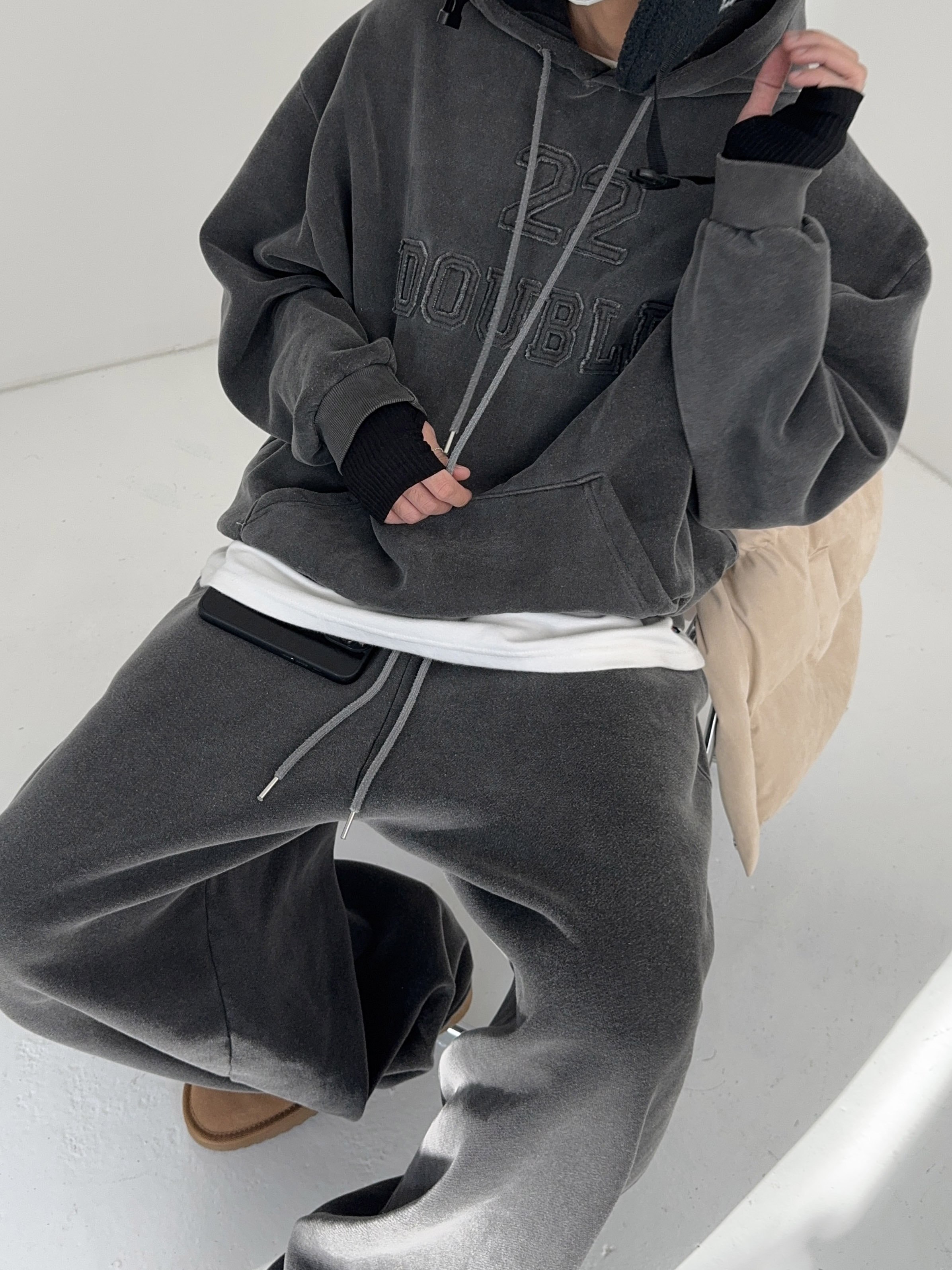 Supreme Shearling Trooper Black - 23FW 착용 스타일 - 3