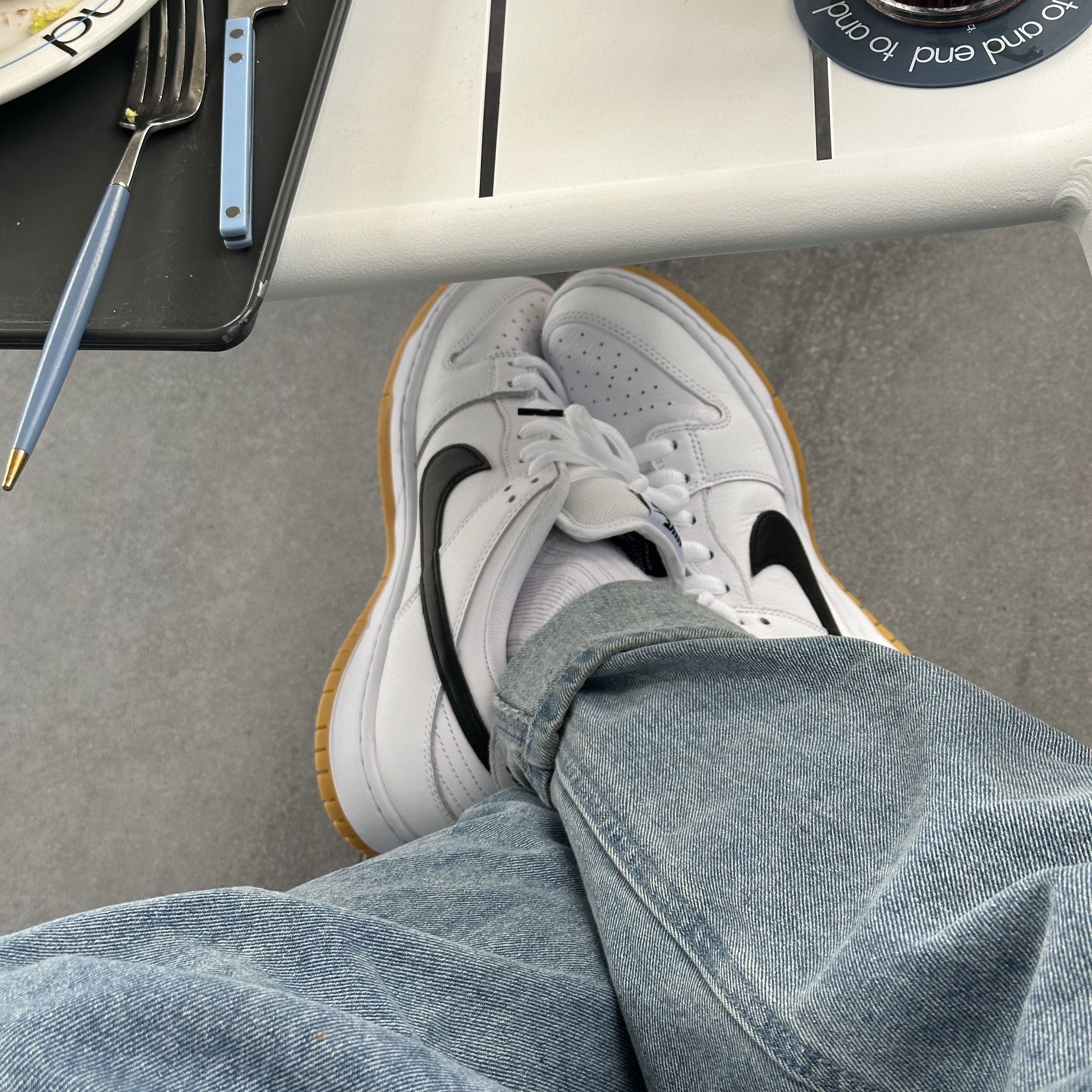 Nike SB Dunk Low Pro White and Gum Light Brown 착용 스타일