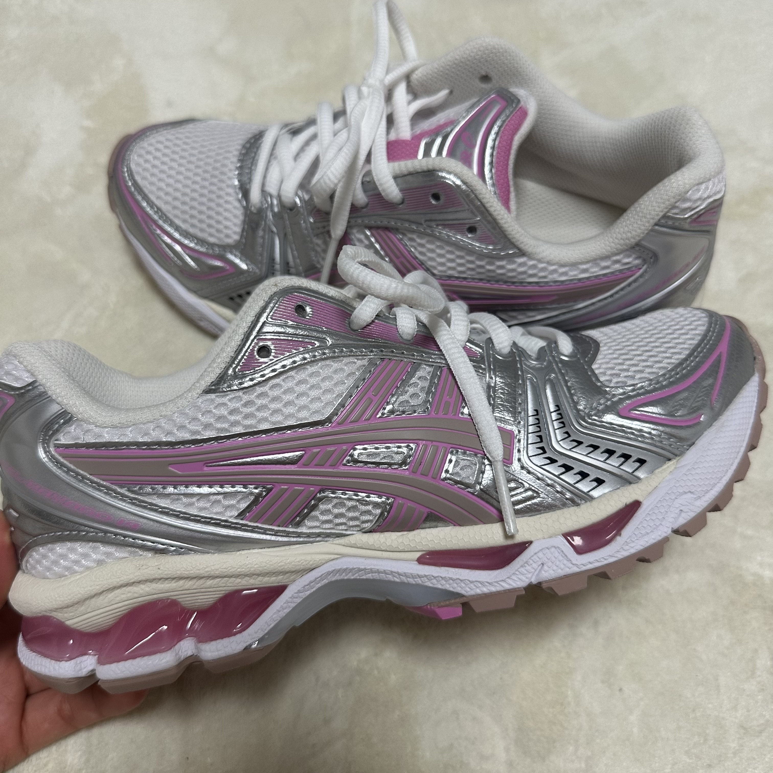 Asics Unlimited Gel-Kayano 14 White Fawn 착용 스타일 - 1