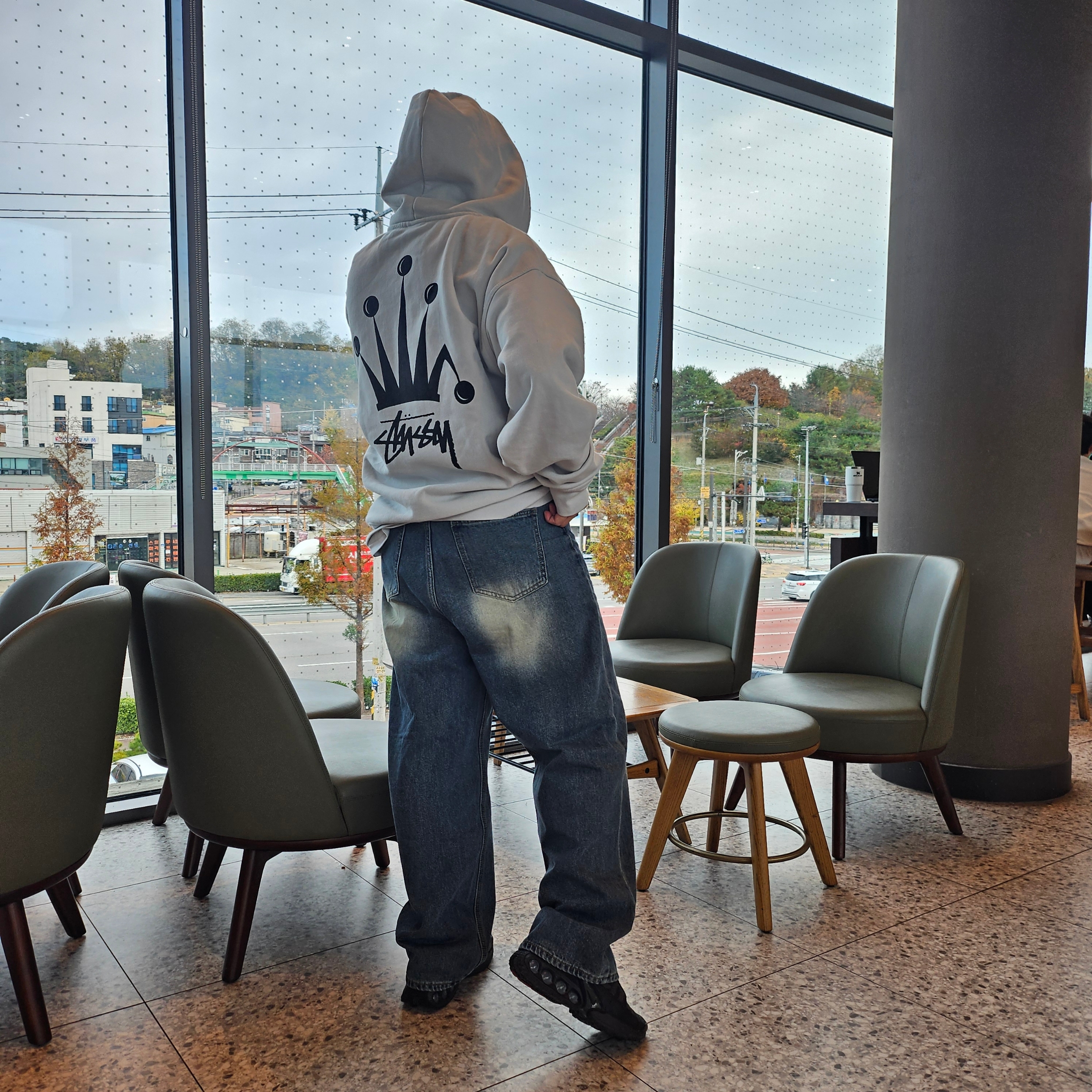 Nike x Supreme Air Max DN SP Black Galactic Jade, Stussy Regal Crown Zip Hoodie Fog 착용 스타일 - 2