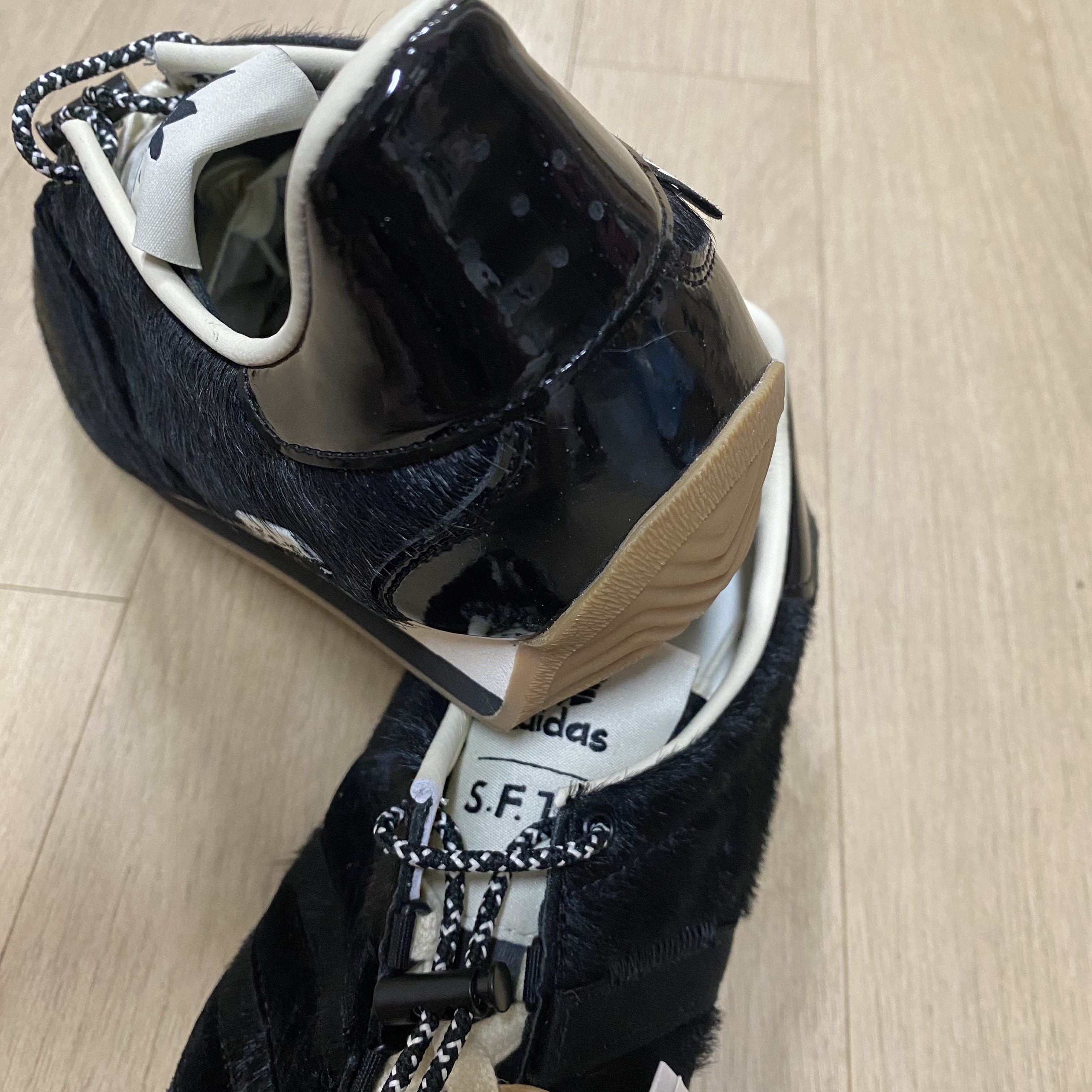 Adidas x Song for the Mute Country OG Core Black Cream White 착용 스타일 - 4