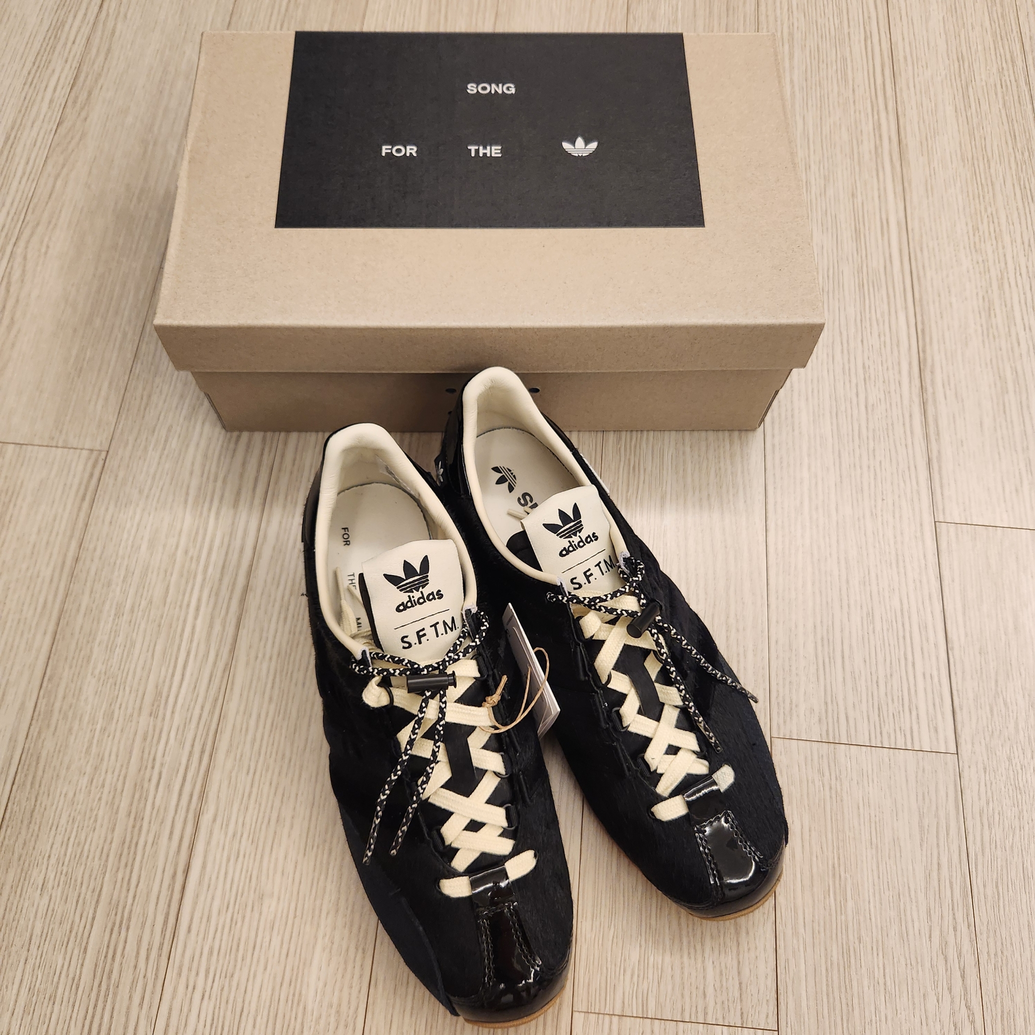 Adidas x Song for the Mute Country OG Core Black Cream White 착용 스타일