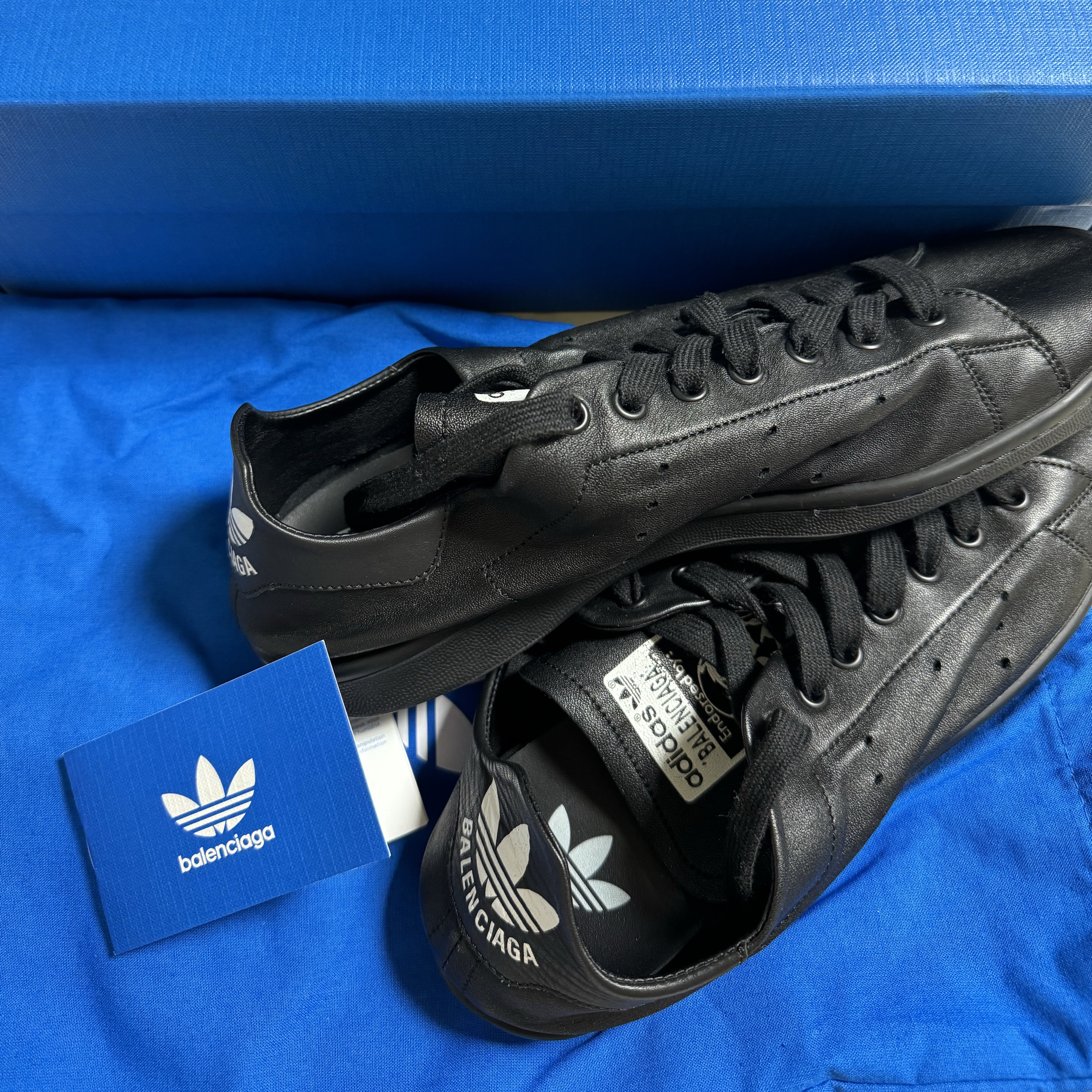 Balenciaga x Adidas Stan Smith Black 착용 스타일 - 2