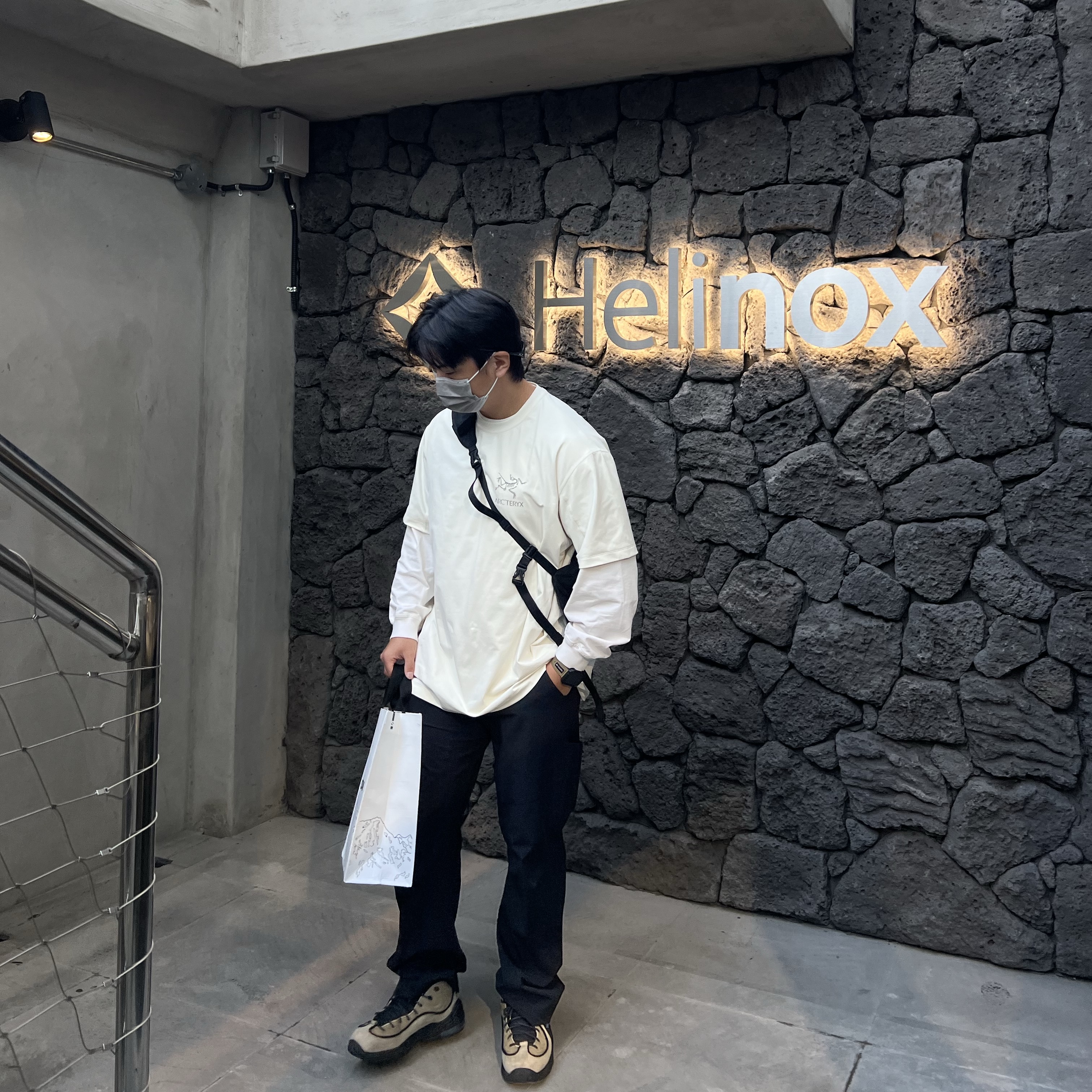 Arc'teryx System A Solarium SS T-Shirt Greige Solid, Nike x Stussy Air Penny II Rattan and Limestone 착용 스타일 - 3