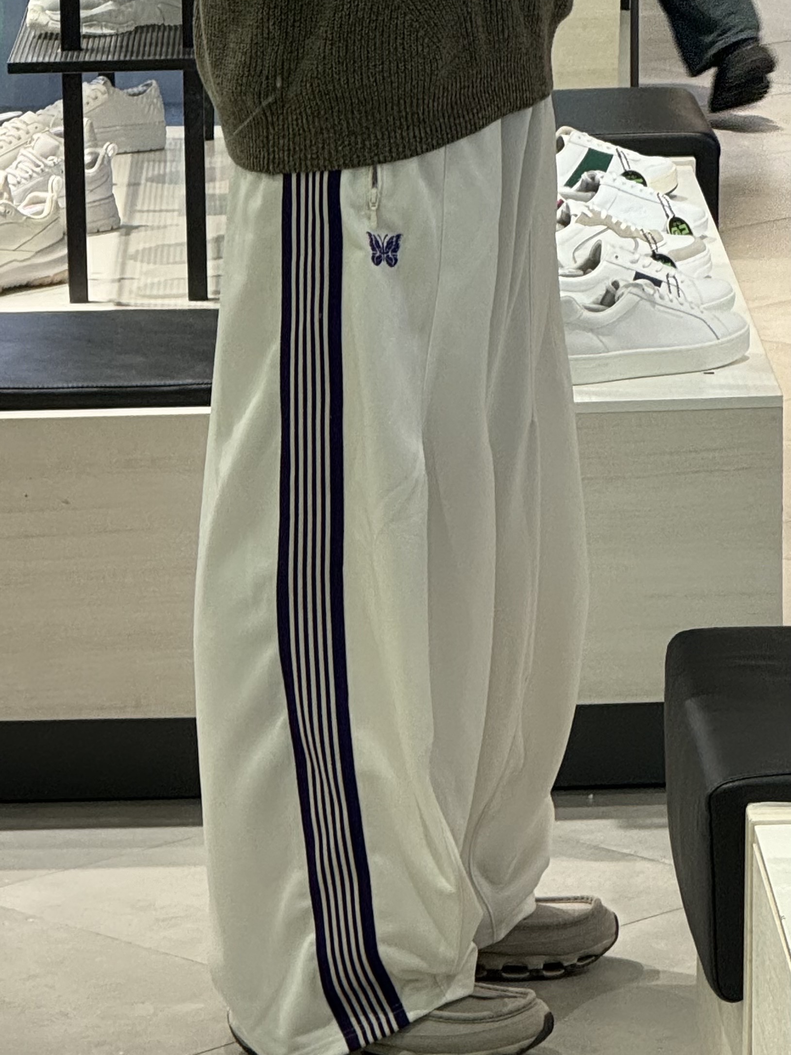 Mizuno Wave Prophecy MOC Suede Vintage Khaki Mole, Needles H.D. Track Pants Poly Smooth White Purple 착용 스타일