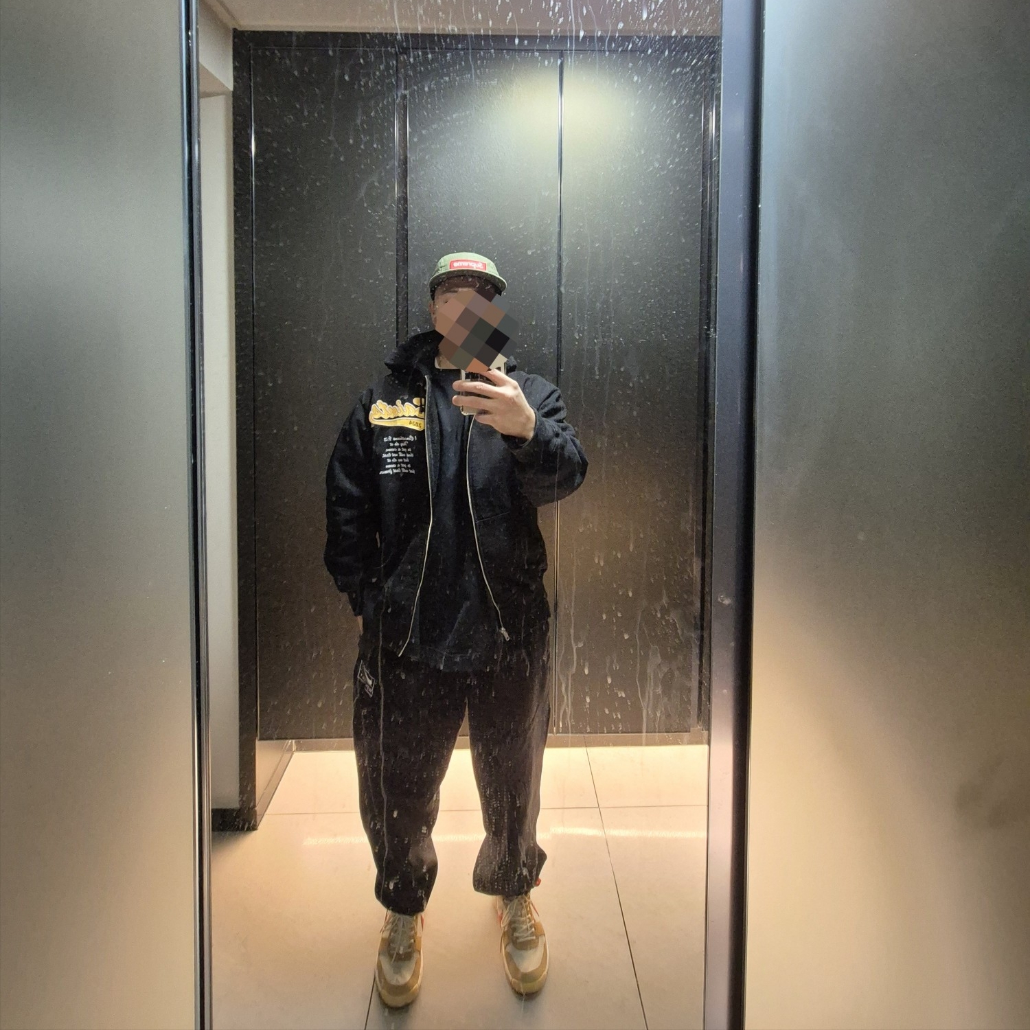 Nike x Tom Sachs Mars Yard Shoe 2.0 Space Camp, Nike x Stussy Washed Fleece Pants Black (FN5235-010) 착용 스타일 - 1