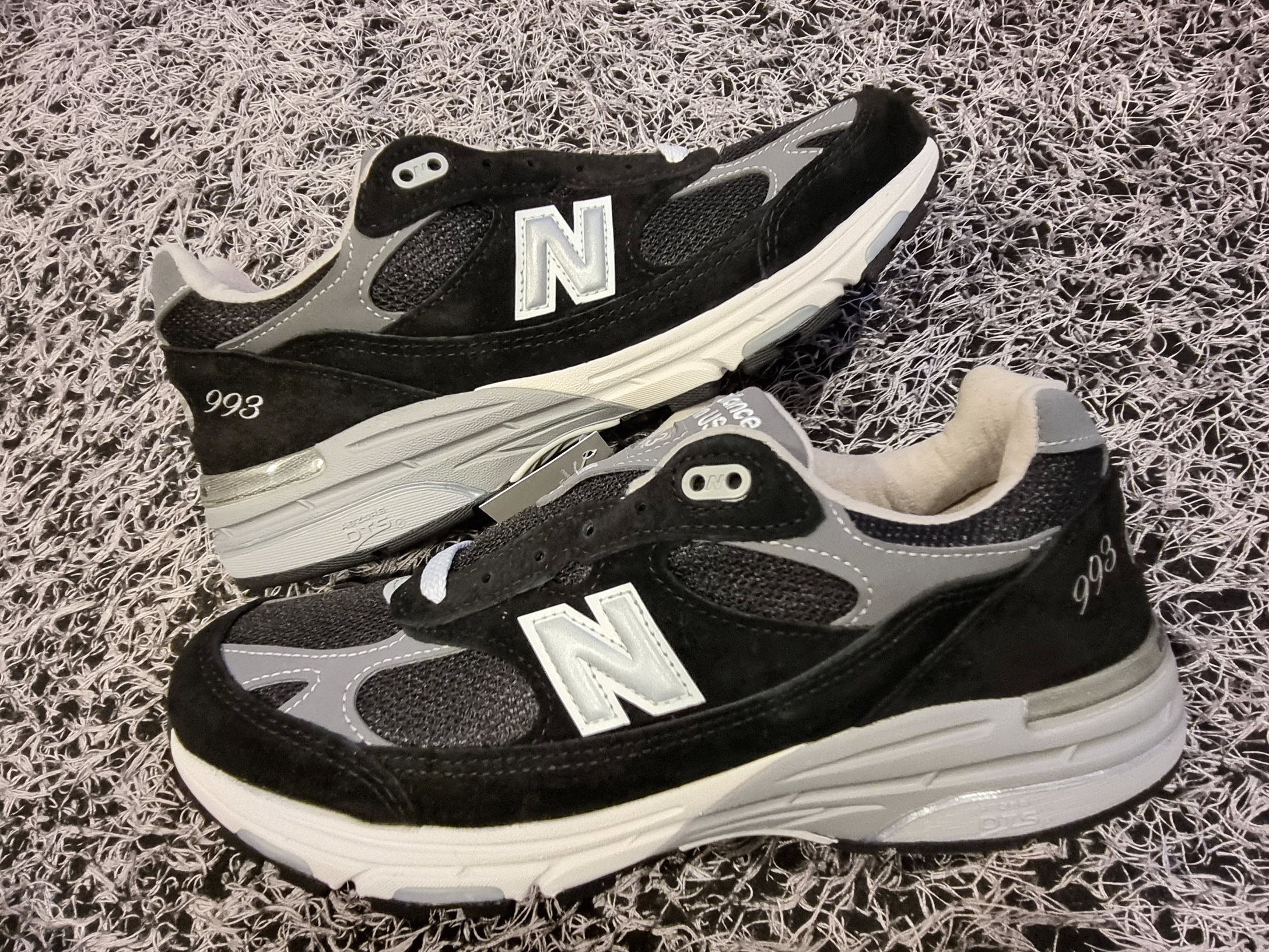 New Balance 993 Made in USA Black - D Standard 착용 스타일 - 2