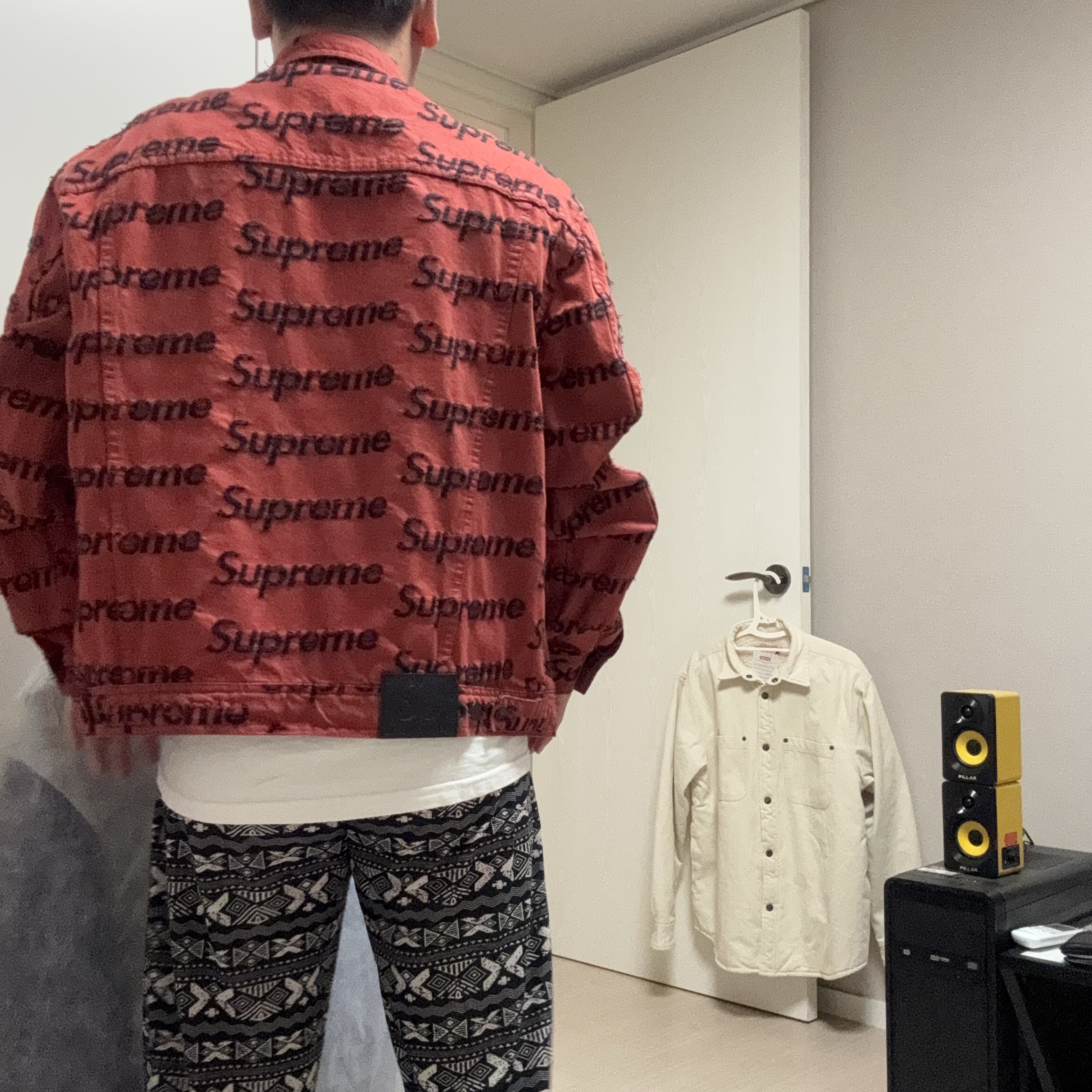 Supreme Frayed Logos Denim Trucker Jacket Red - 21SS 착용 스타일 - 2
