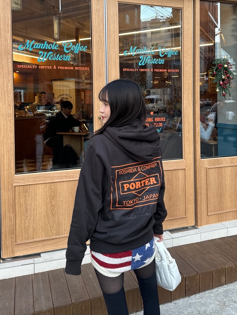 (W) Salomon x MM6 Maison Margiela Cross Wader Black, Palace x Porter Hoodie Black - 24FW 착용 스타일 - 3