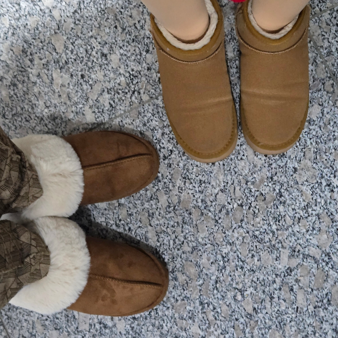 (W) UGG Scuffette II Slipper Espresso, (W) UGG Classic Mini II Boots Chestnut 착용 스타일