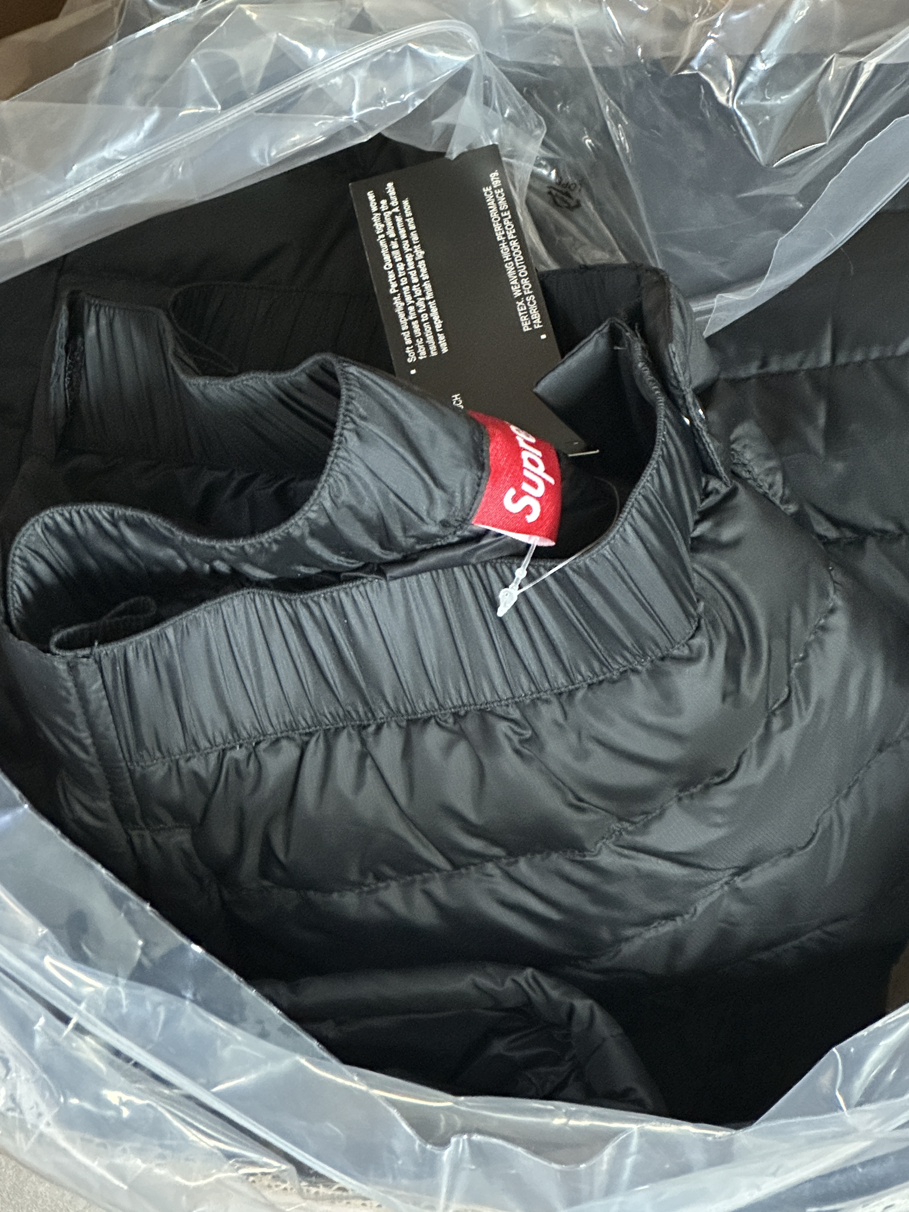 Supreme Micro Down Pant Black - 24FW 착용 스타일