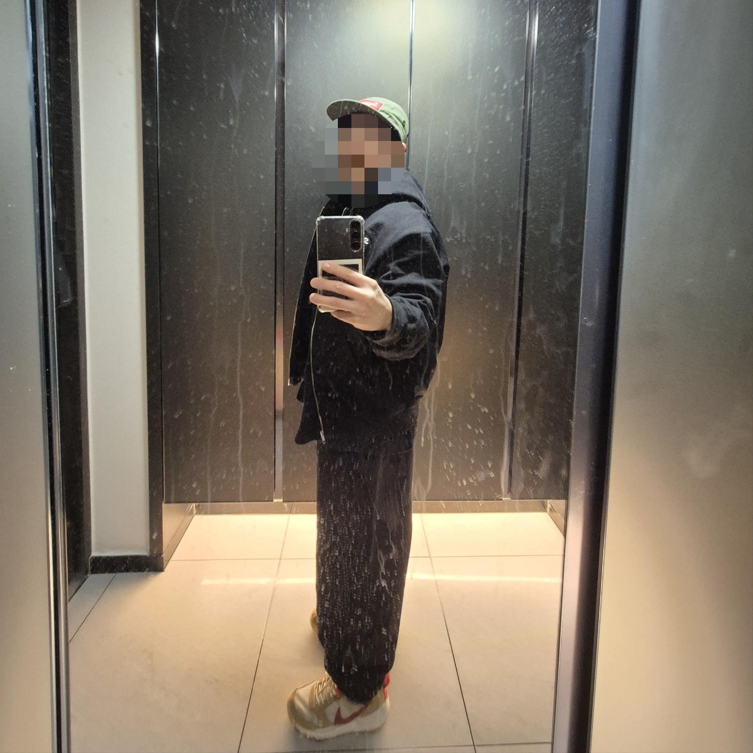 Nike x Tom Sachs Mars Yard Shoe 2.0 Space Camp, Nike x Stussy Washed Fleece Pants Black (FN5235-010) 착용 스타일 - 3