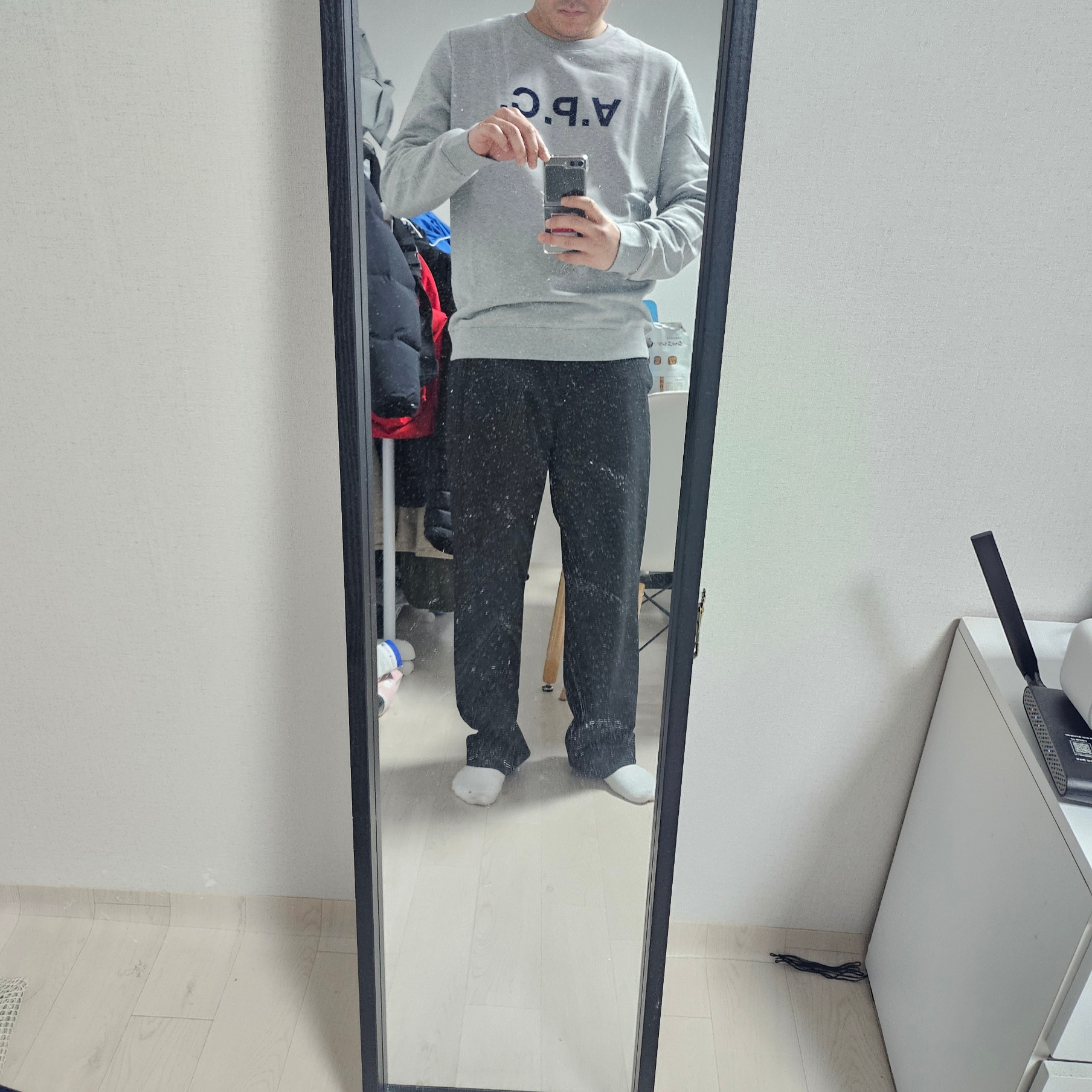 A.P.C. VPC Sweatshirt Heather Grey 착용 스타일