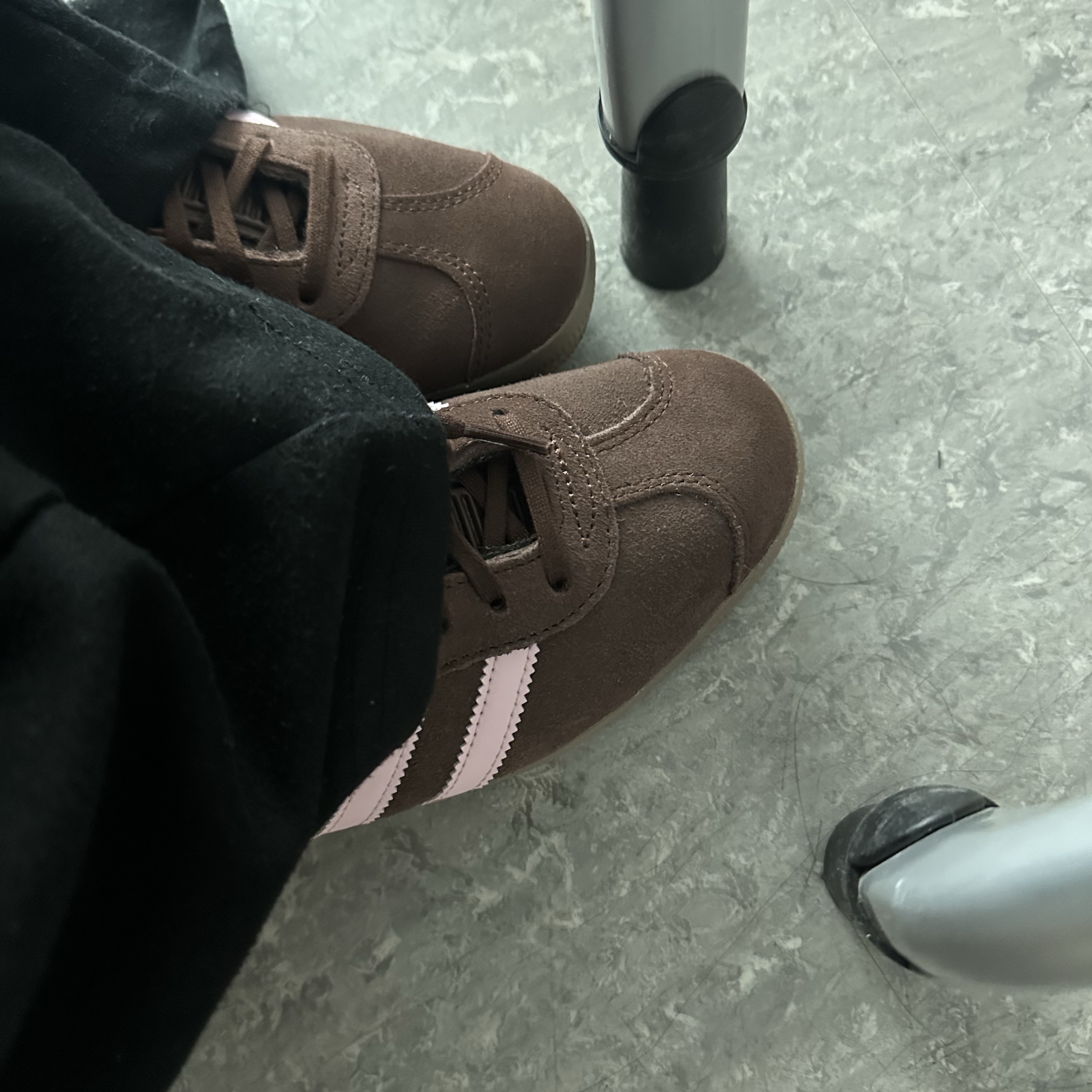 Adidas Gazelle Auburn Clear Pink 착용 스타일