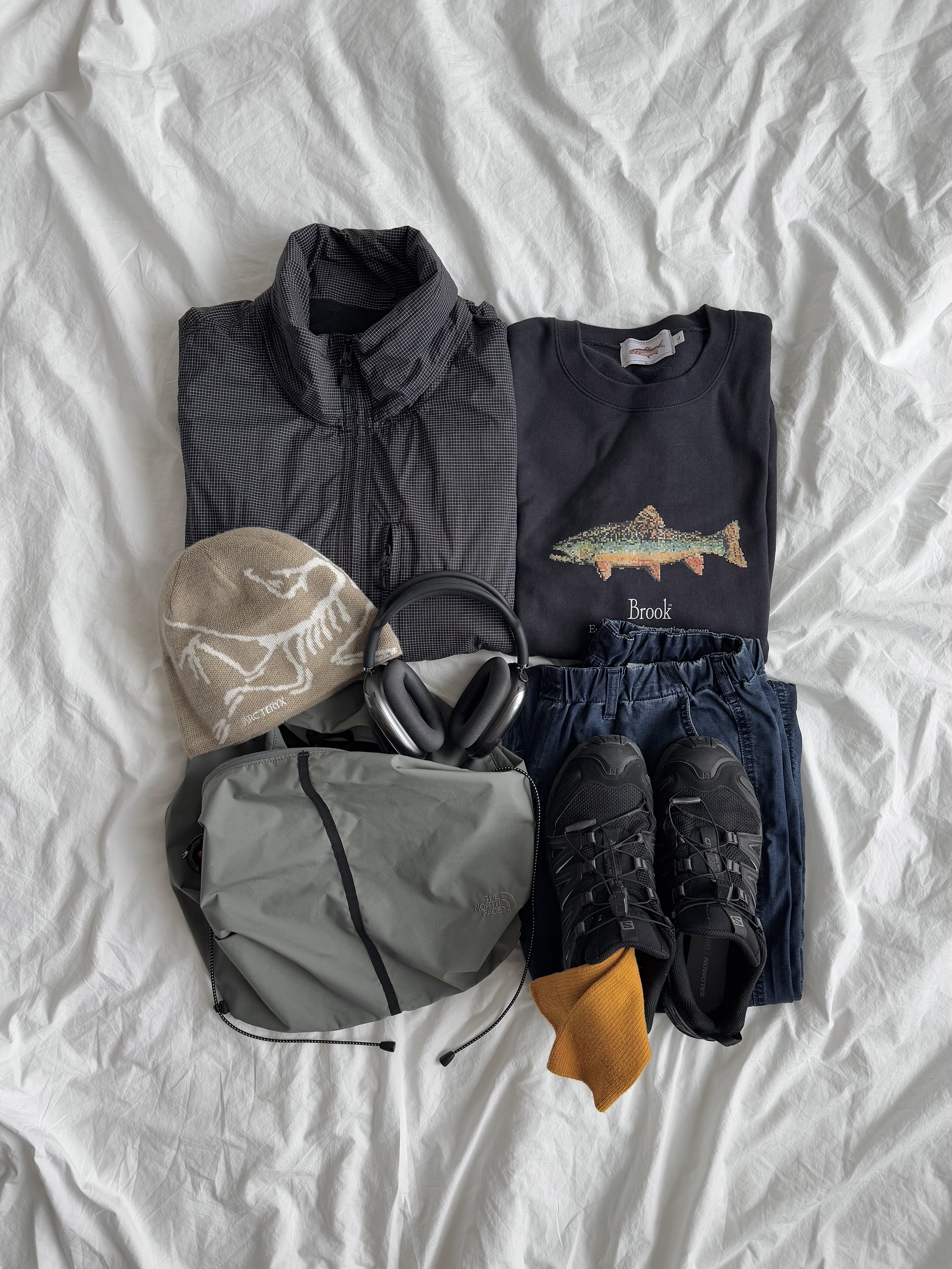 Salomon XA Pro 3D Black Magnet, Arc'teryx Bird Head Toque Smoke Bluff 착용 스타일 - 3