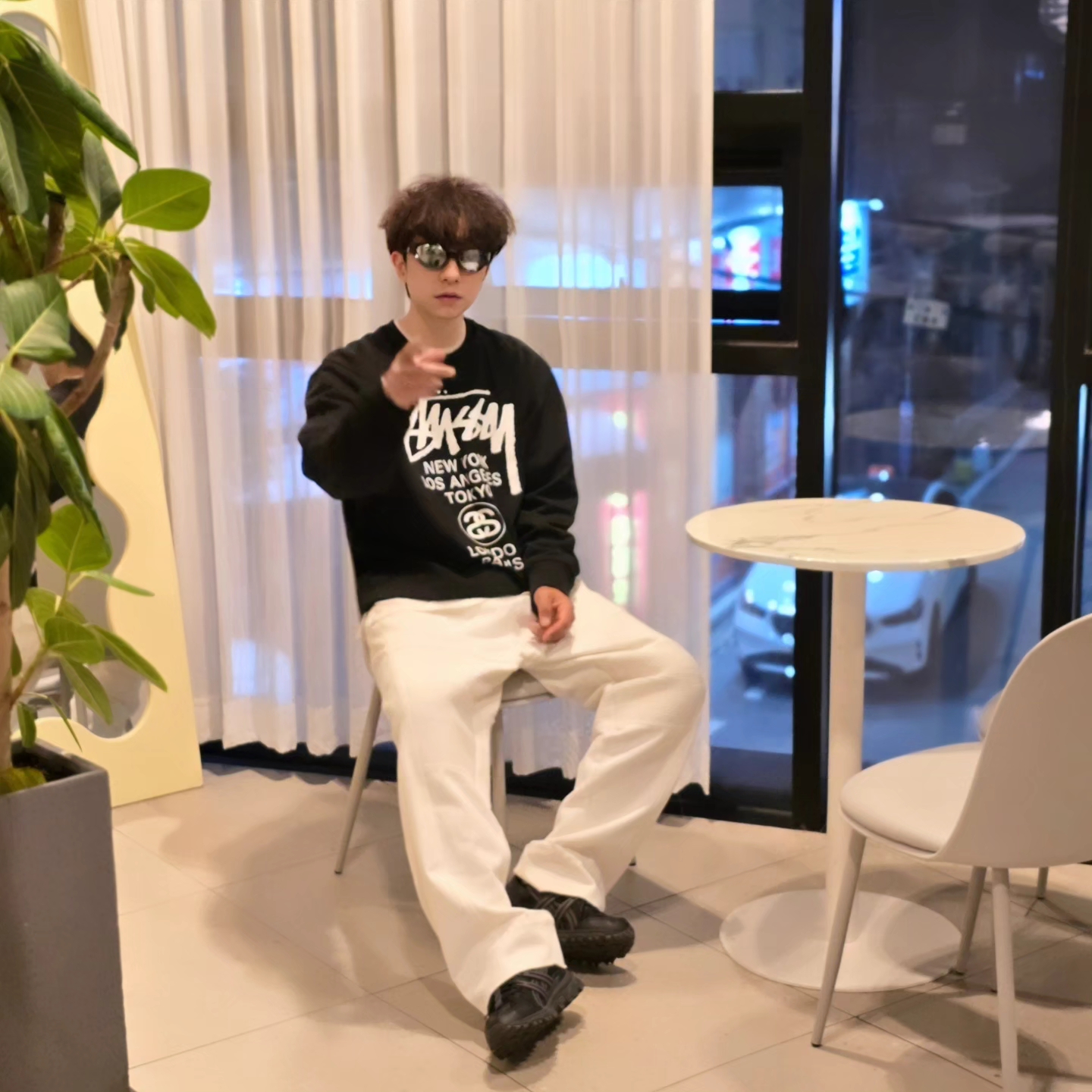 Stussy World Tour Crew Black 2023, Stussy World Tour Crew Black 2024 착용 스타일 - 1