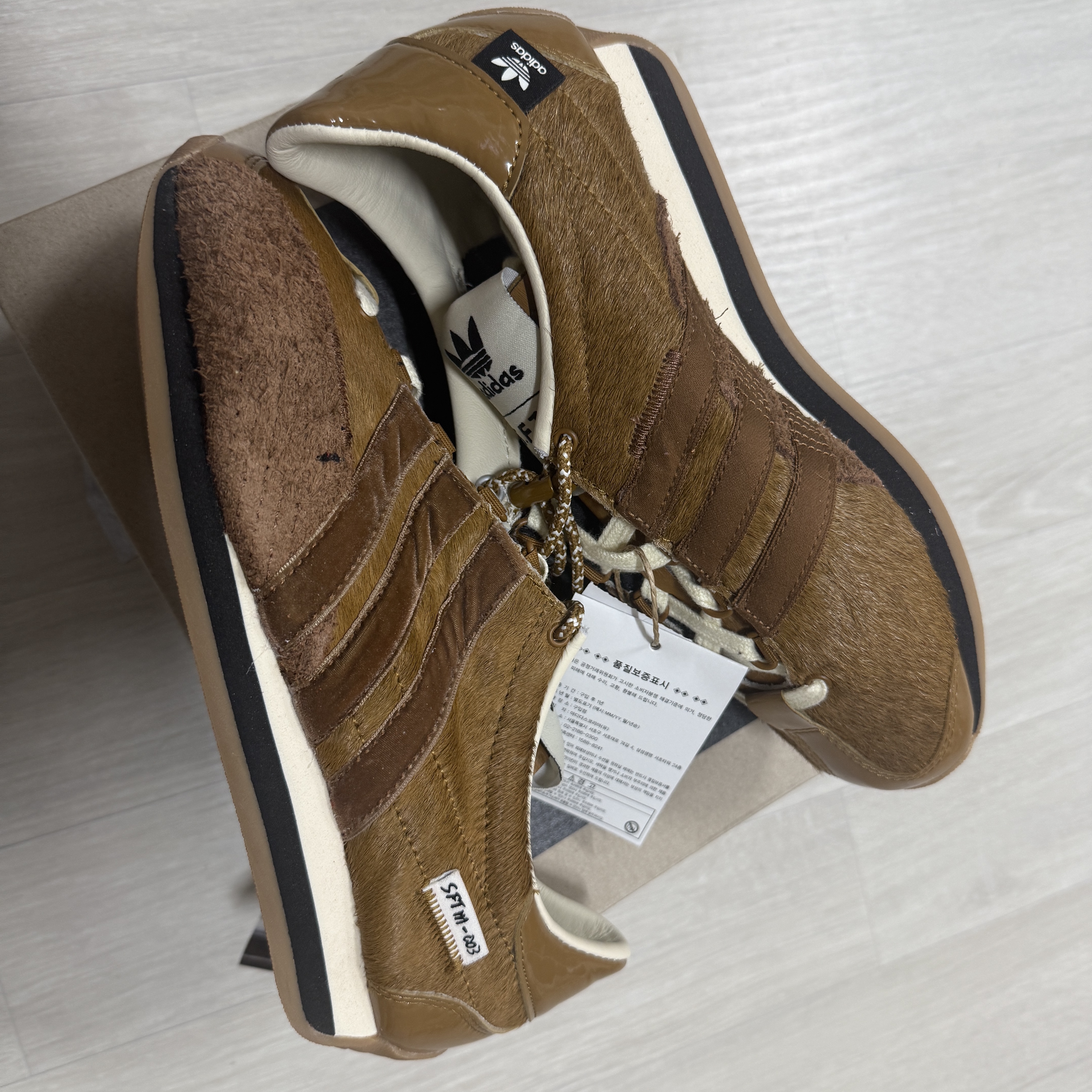 Adidas x Song for the Mute Country OG Bronze Strata Wild Brown 착용 스타일 - 3