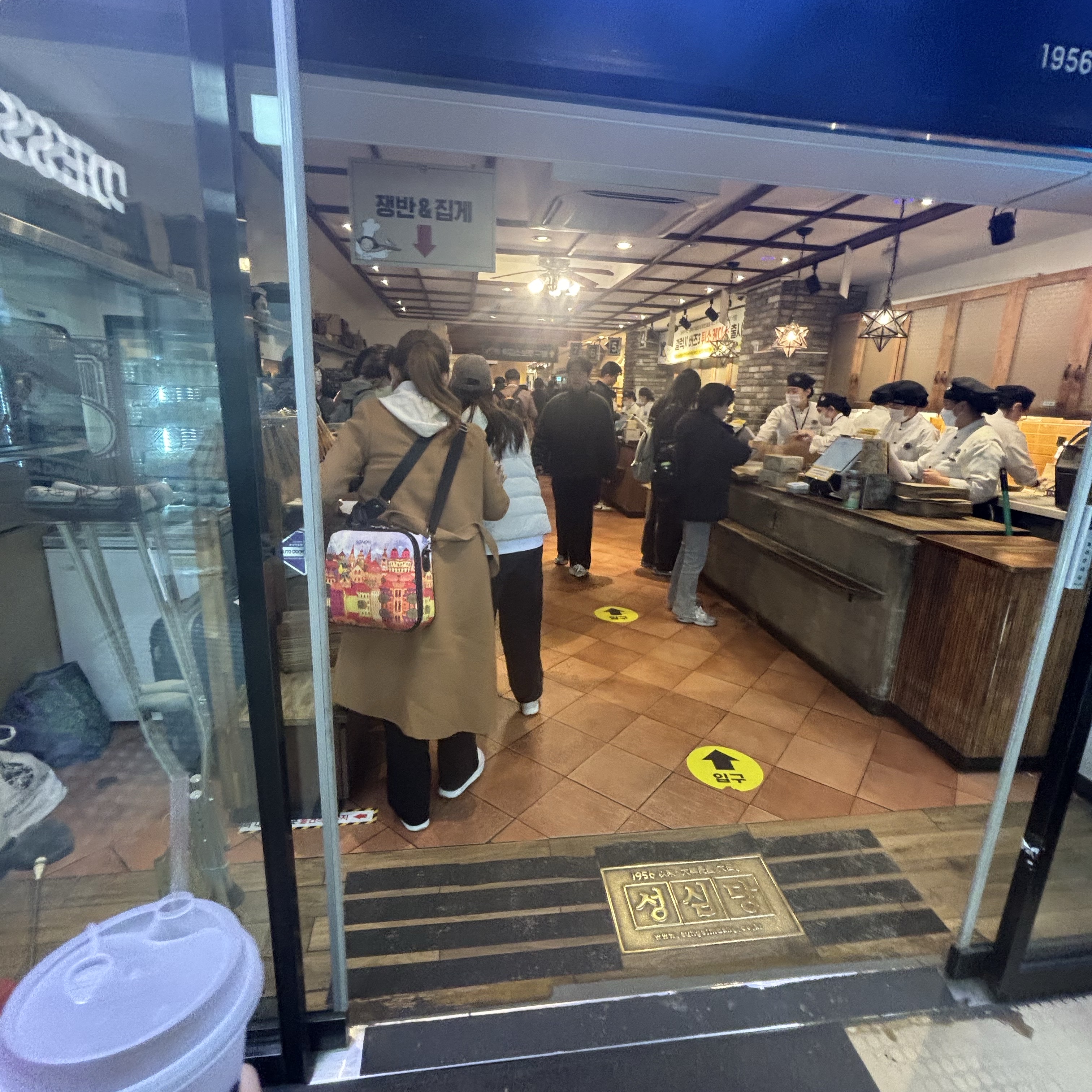 Jordan 1 Retro Low OG Black and Dark Powder Blue 착용 스타일 - 3