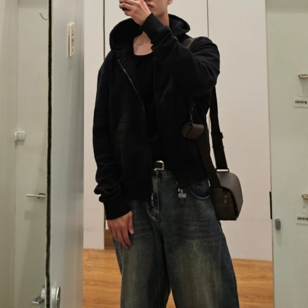 Millo Archive Damage Short Hoodie Zip-Up Washed Black, Millo Archive Reflect Curved Pants Oil Blue 착용 스타일