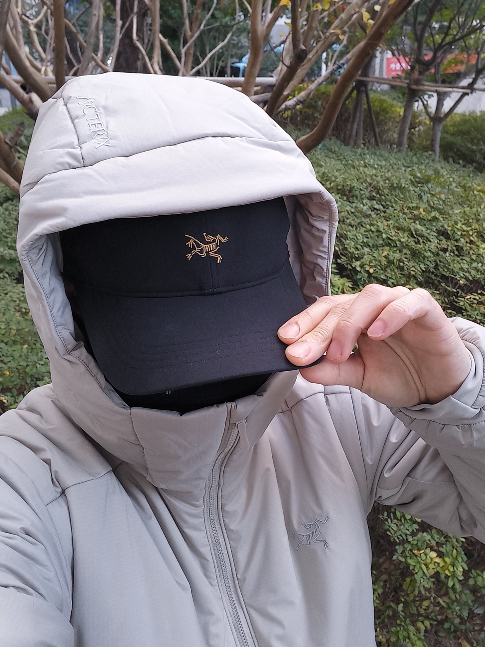 Arc'teryx Small Bird Cap Black, Arc'teryx Rho Lightweight Wool Neck Gaiter Black 착용 스타일 - 3