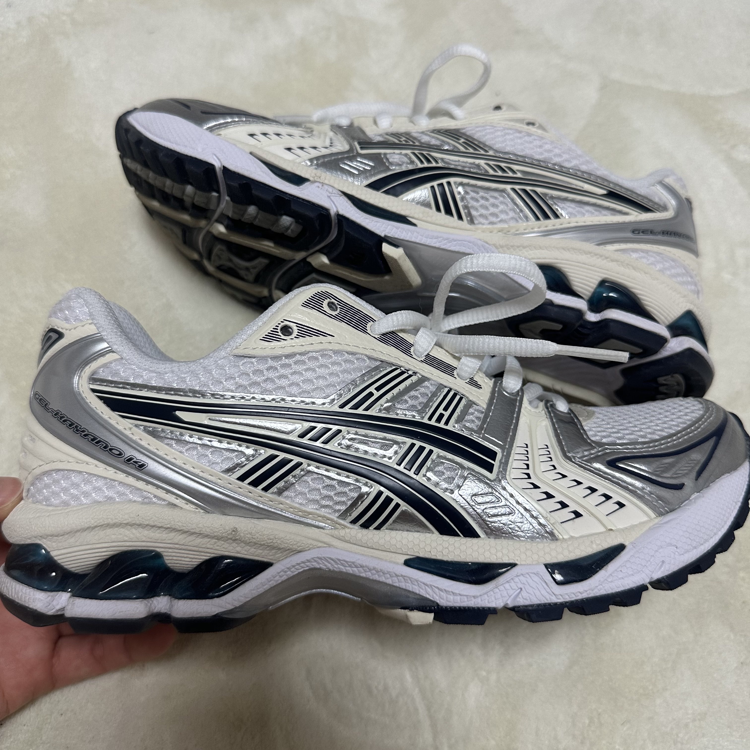 (W) Asics Gel-Kayano 14 White Midnight 착용 스타일 - 1