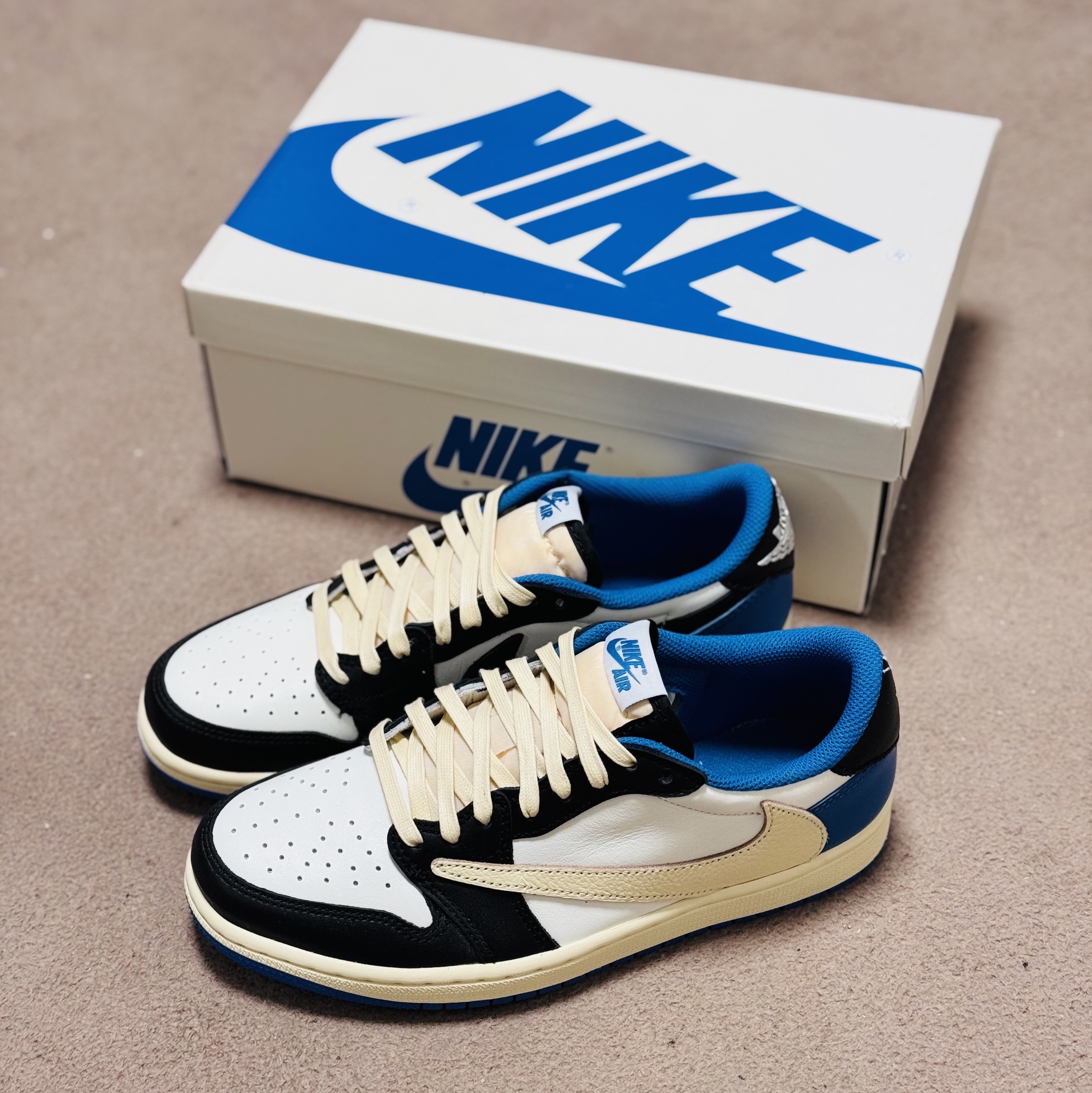 Jordan 1 x Travis Scott x Fragment Retro Low OG SP Military Blue 착용 스타일
