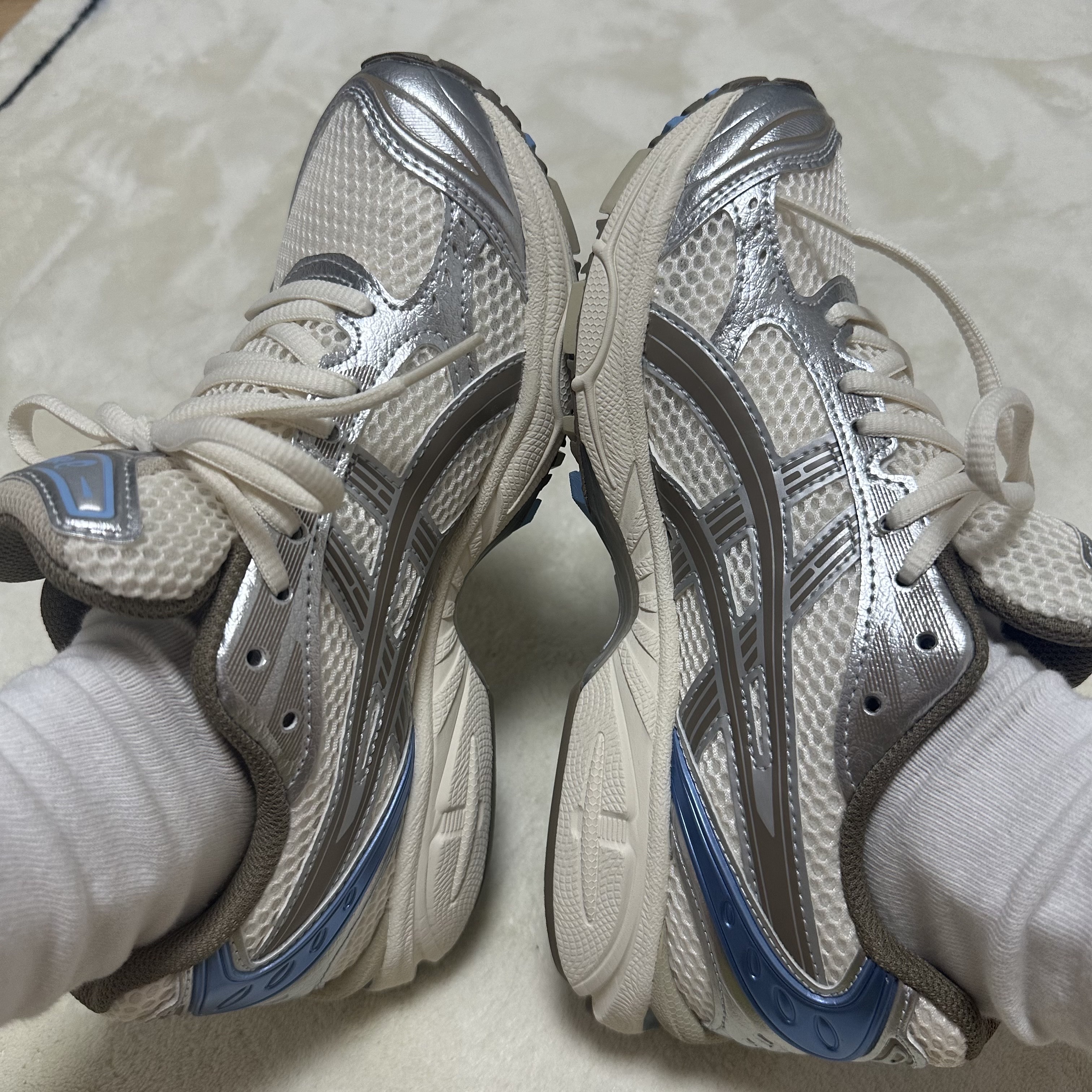 (W) Asics Gel-Kayano 14 Cream Pepper 착용 스타일 - 2