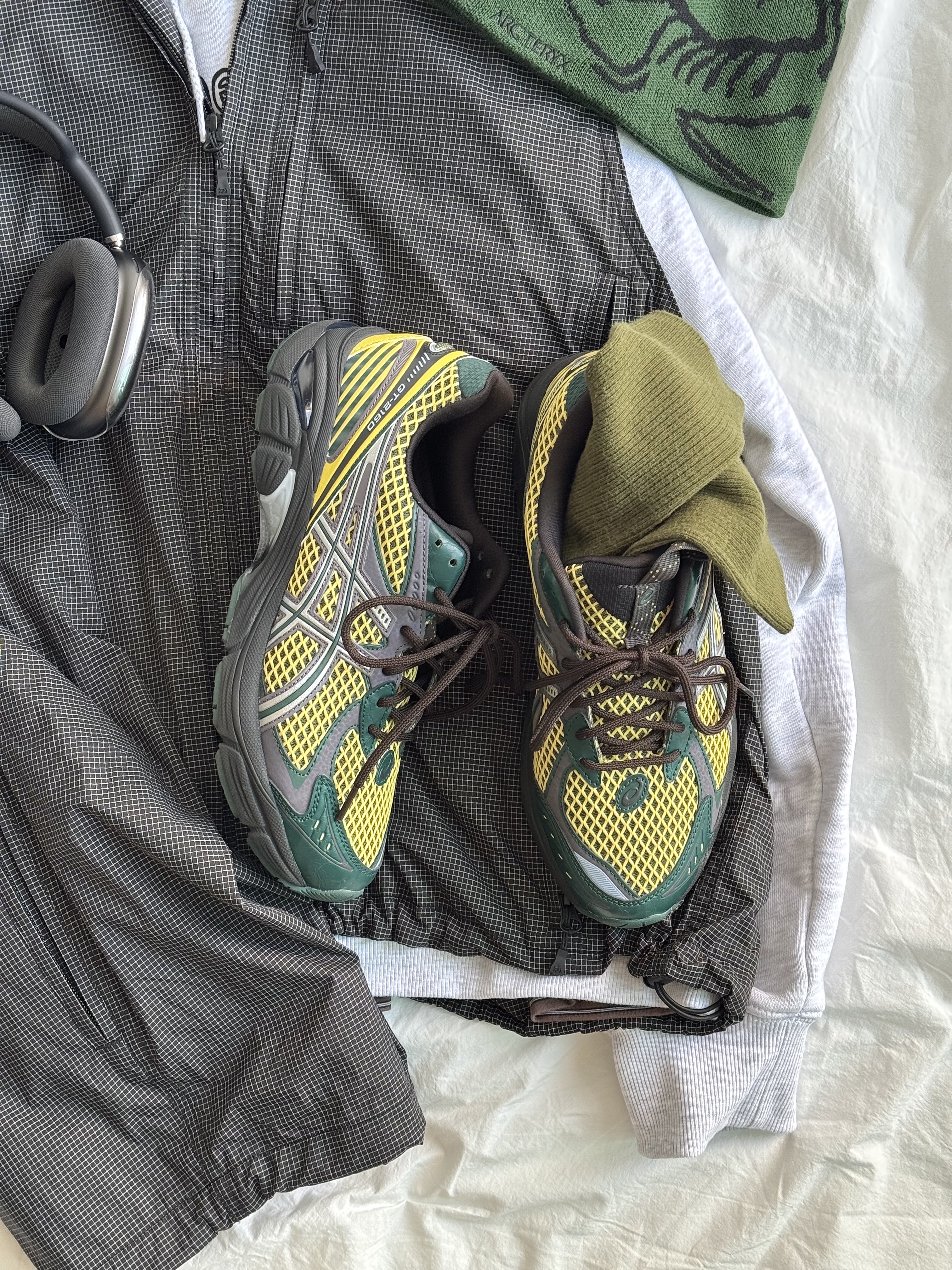 Arc'teryx Bird Head Toque Eden Black, Asics GT-2160 Dark Neptune Pure Silver 착용 스타일 - 3