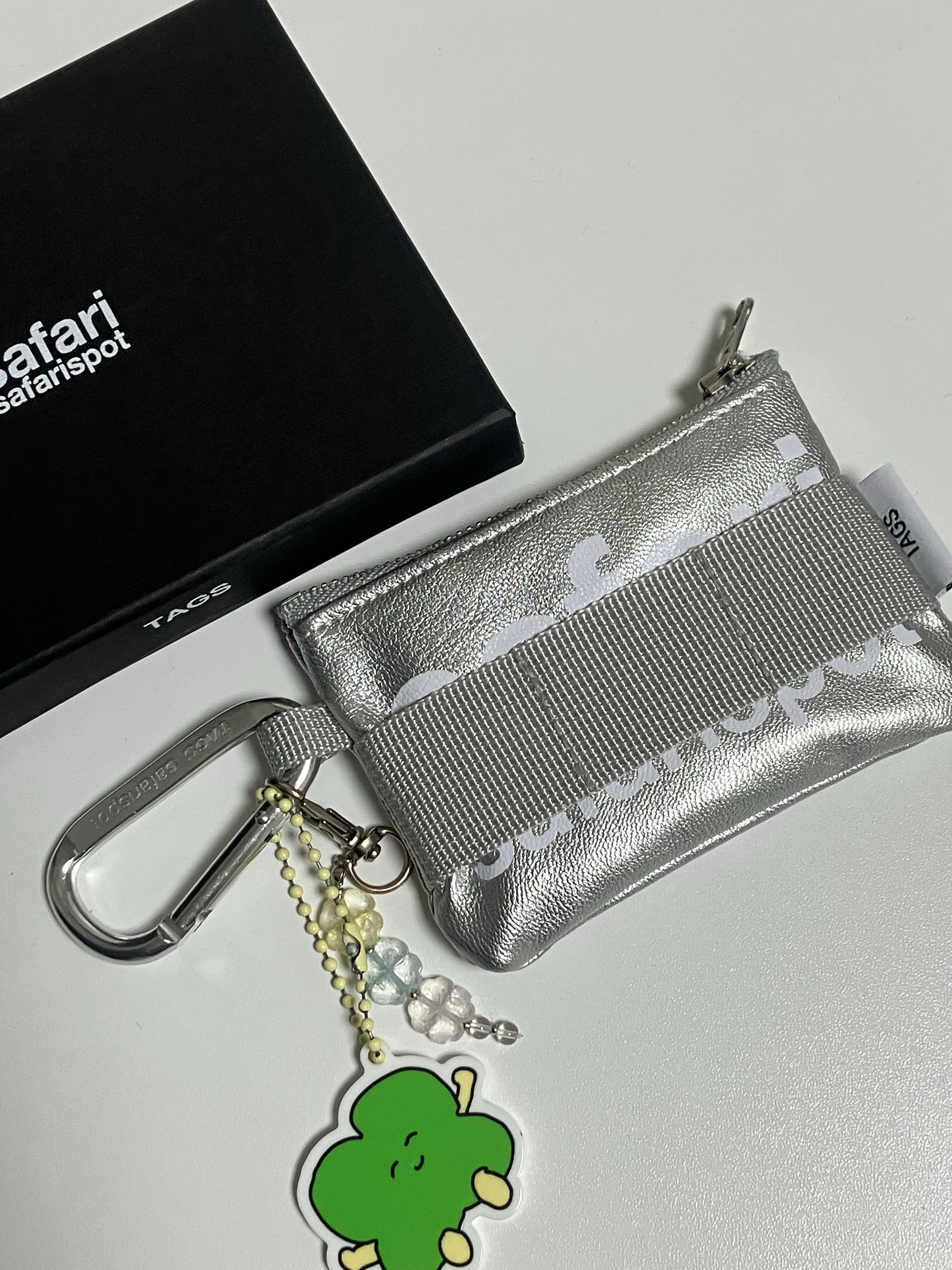 [KREAM 단독] Safarispot Basic Safari Keyring Card Wallet Sliver 착용 스타일