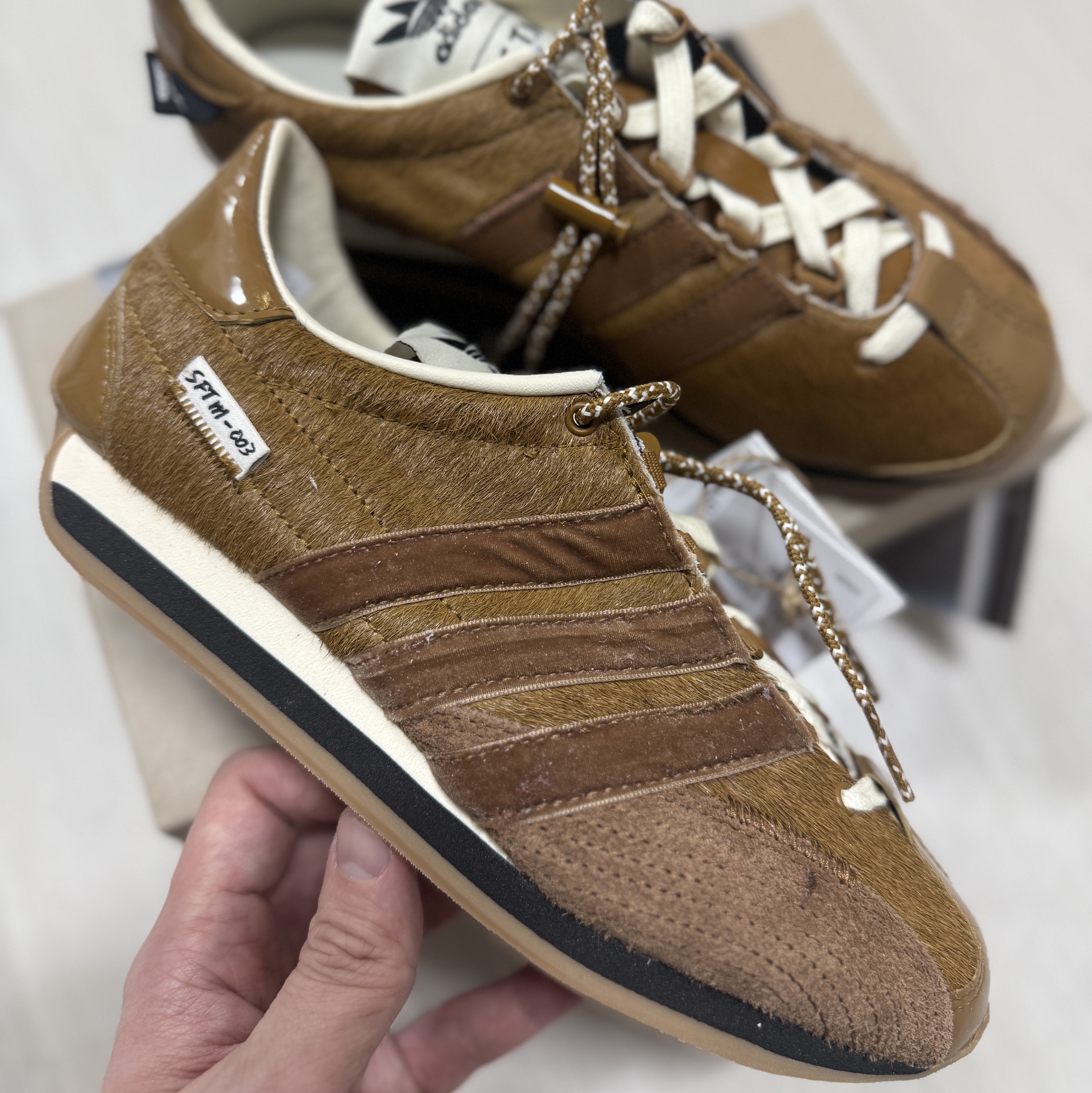 Adidas x Song for the Mute Country OG Bronze Strata Wild Brown 착용 스타일 - 1