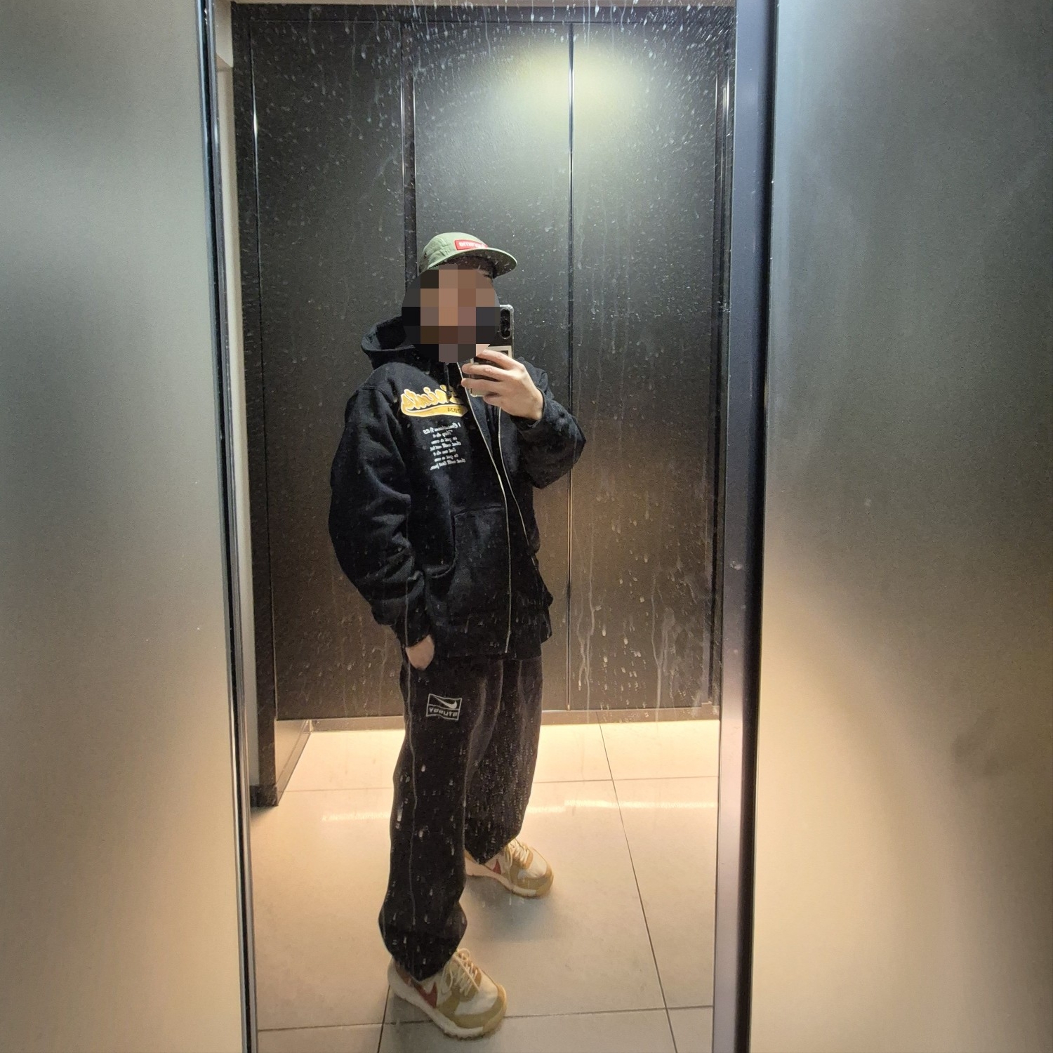Nike x Tom Sachs Mars Yard Shoe 2.0 Space Camp, Nike x Stussy Washed Fleece Pants Black (FN5235-010) 착용 스타일 - 2