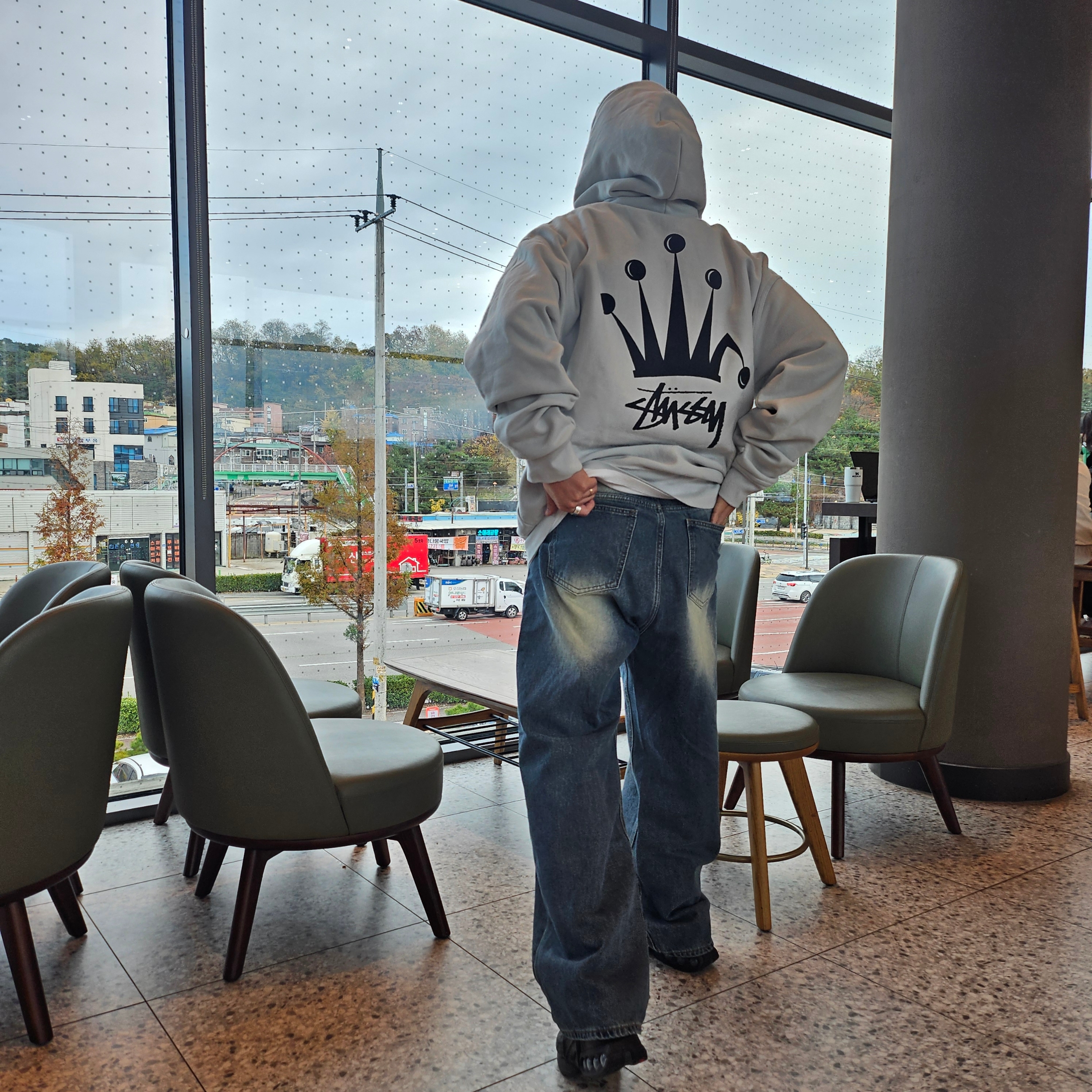 Nike x Supreme Air Max DN SP Black Galactic Jade, Stussy Regal Crown Zip Hoodie Fog 착용 스타일 - 1